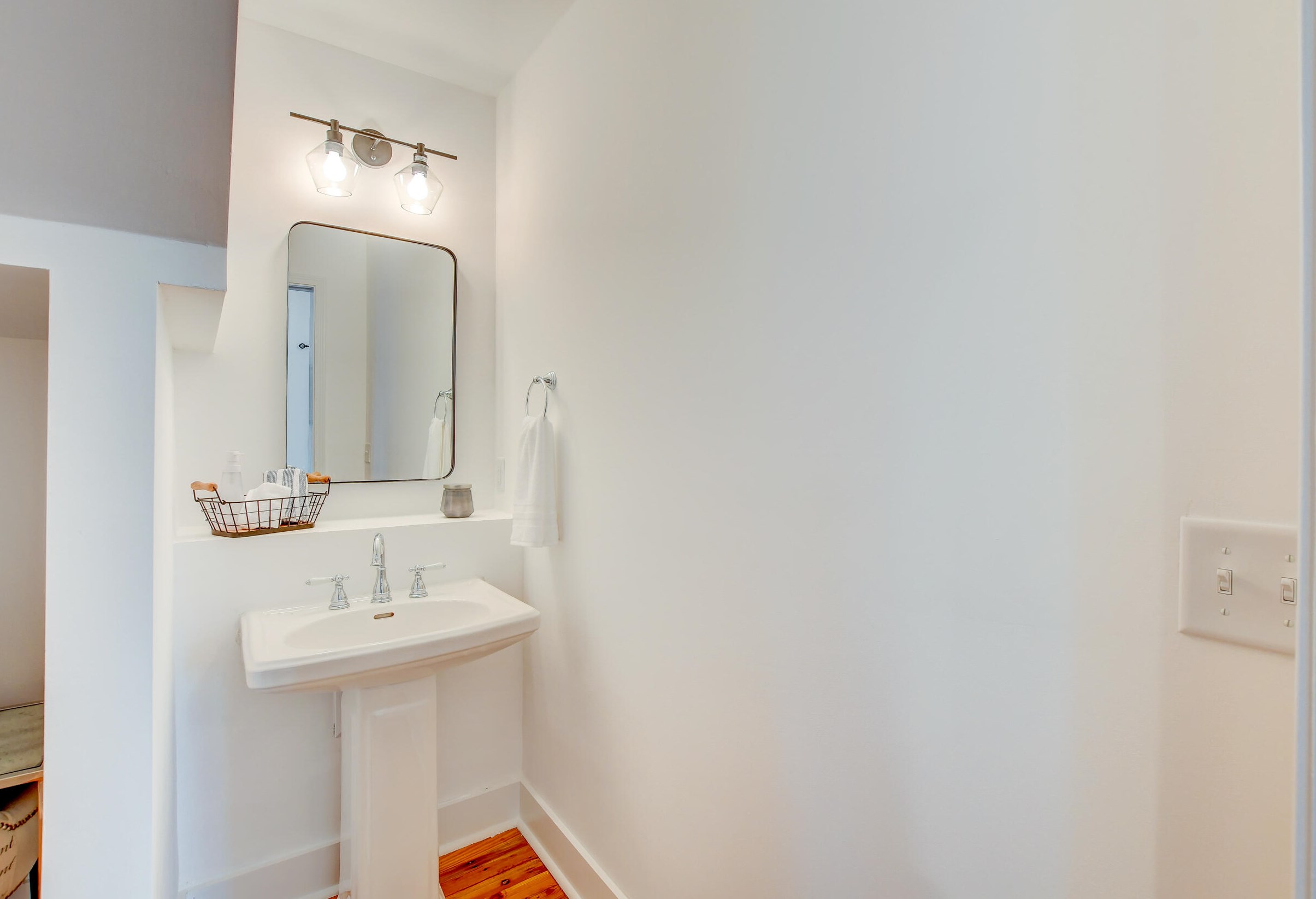 67 Line St, Charleston SC 29403-5419 exterior