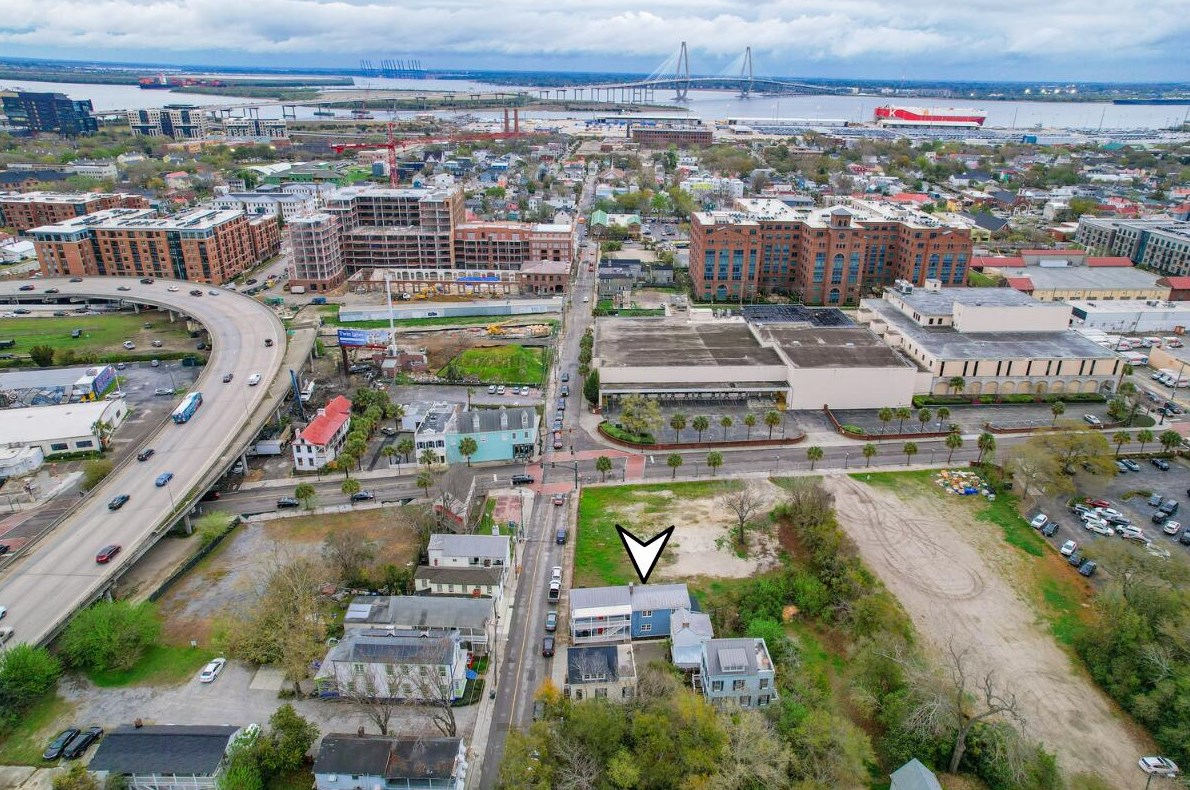 67 Line St, Charleston SC 29403-5419 exterior