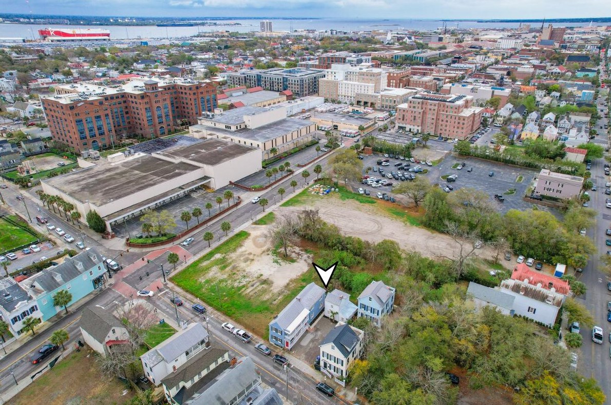 67 Line St, Charleston SC 29403-5419 exterior