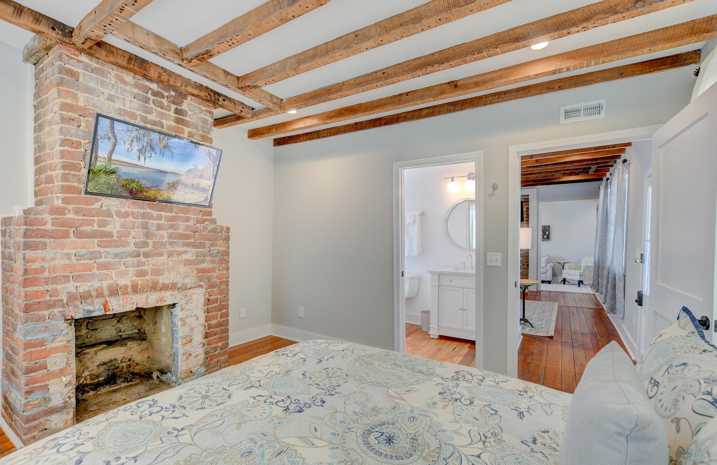 67 Line St, Charleston SC 29403-5419 exterior