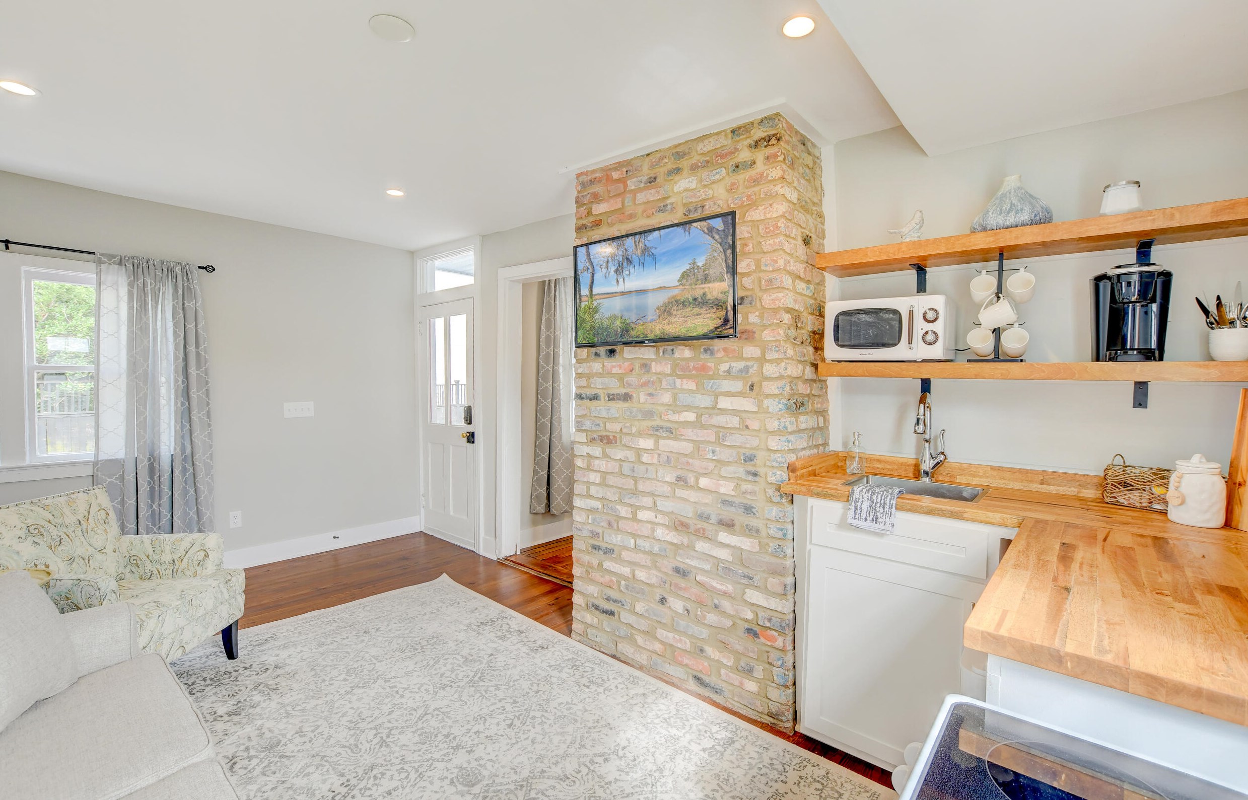 67 Line St, Charleston SC 29403-5419 exterior