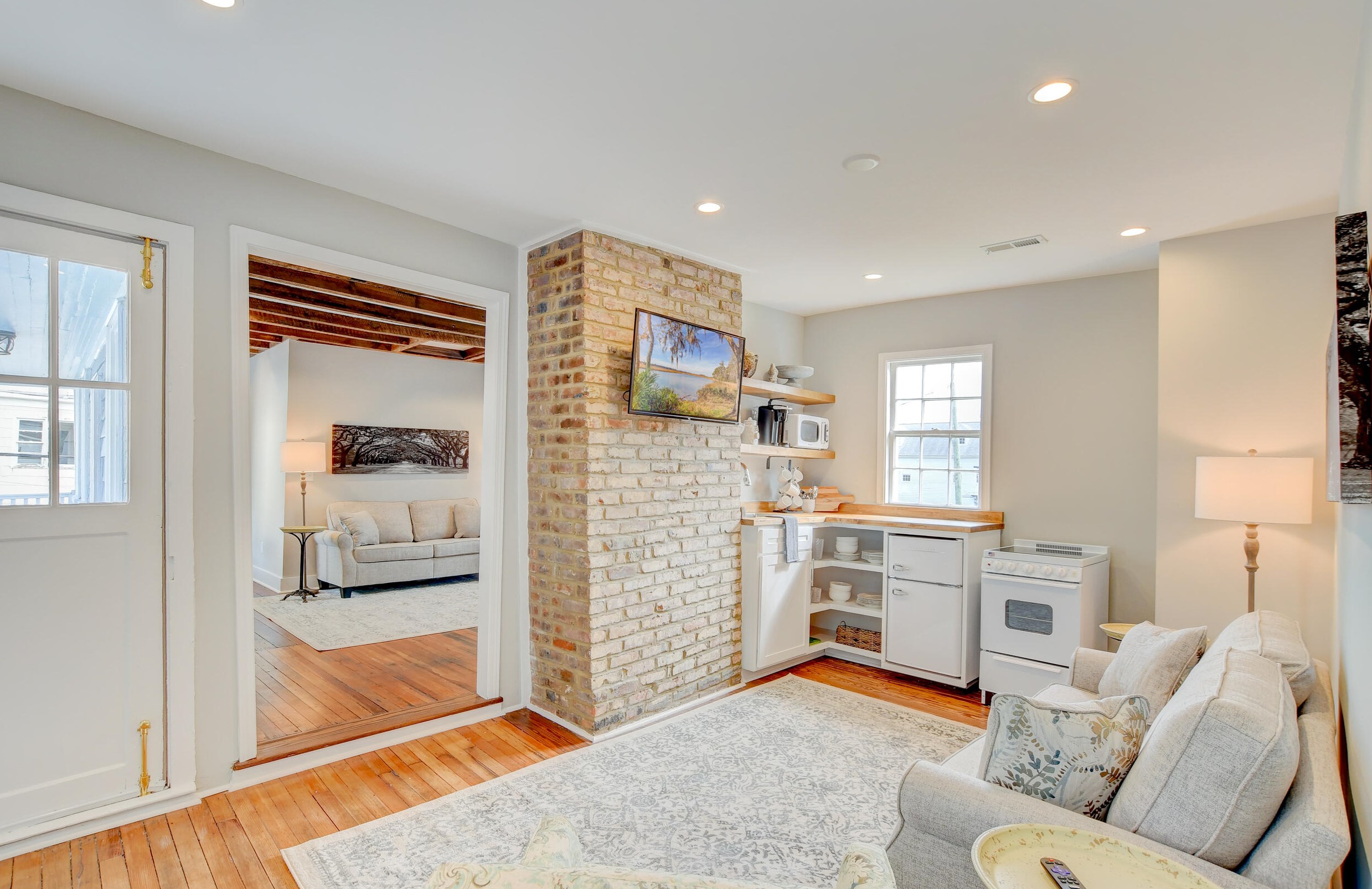 67 Line St, Charleston SC 29403-5419 exterior