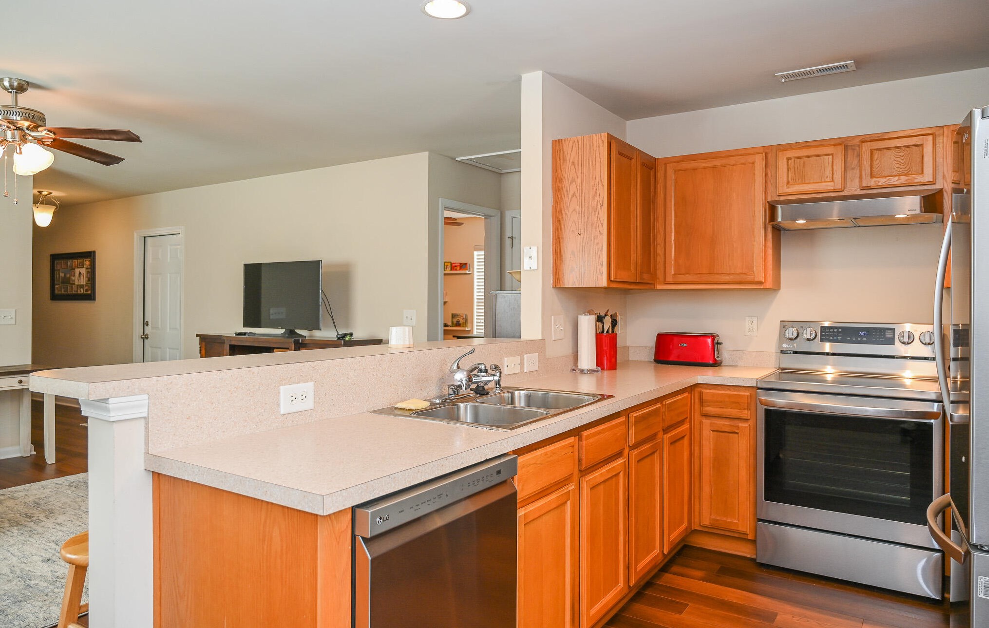 313 Salkahatchie St, Summerville SC  29485-6832 exterior