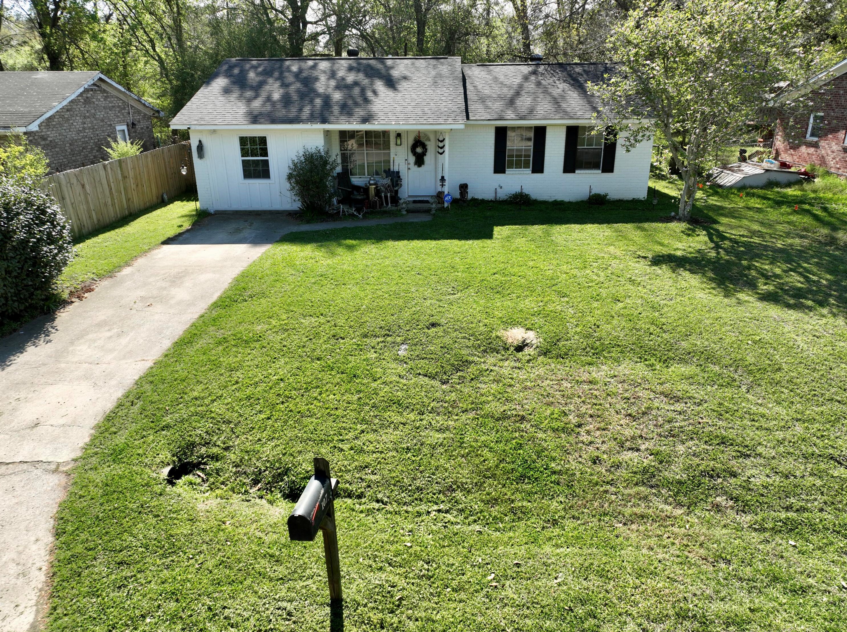 107 Bee St, Summerville SC  29483-2507 exterior