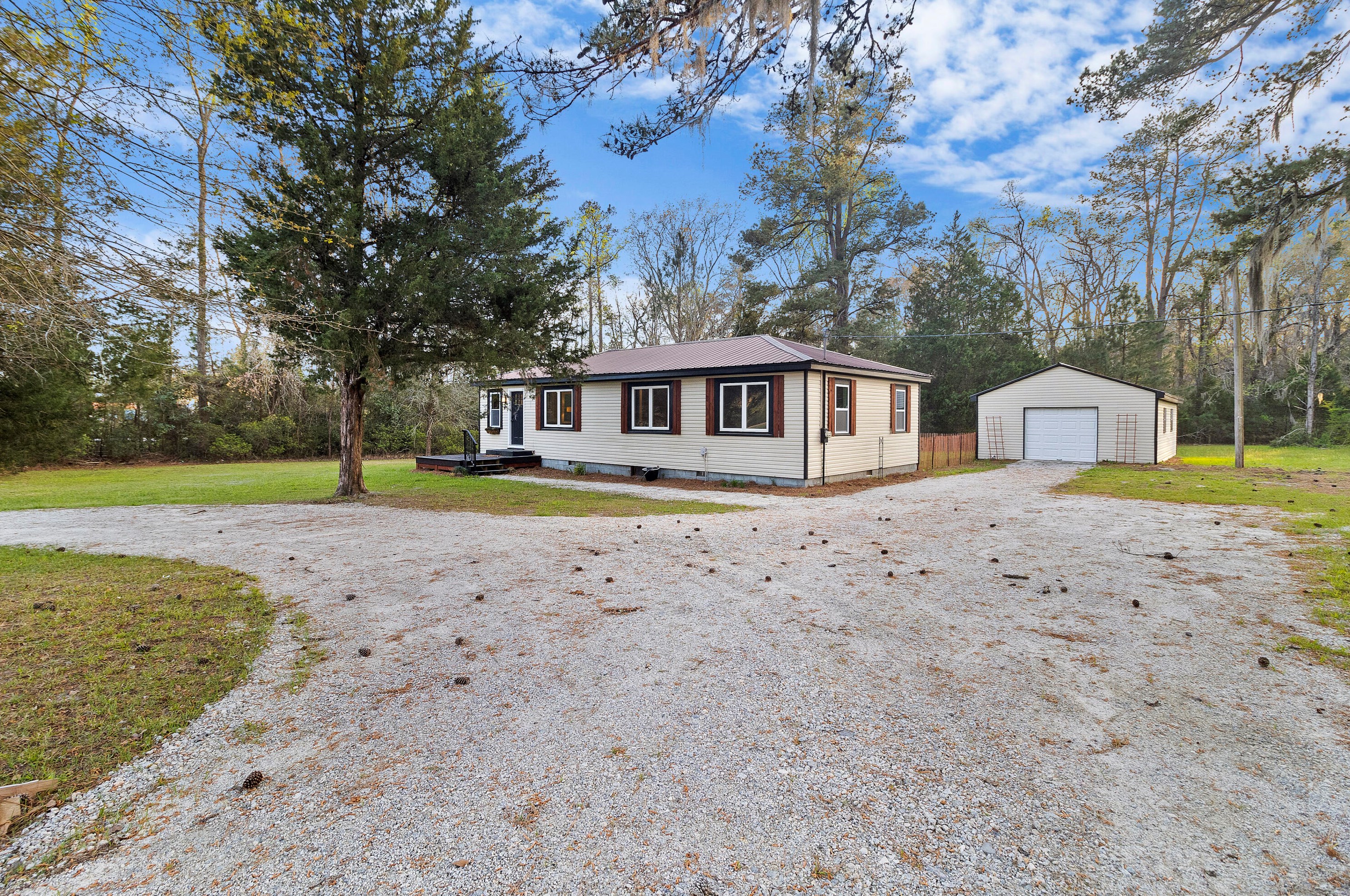 1371 Mount Carmel Rd, Walterboro SC  29488-6309 exterior