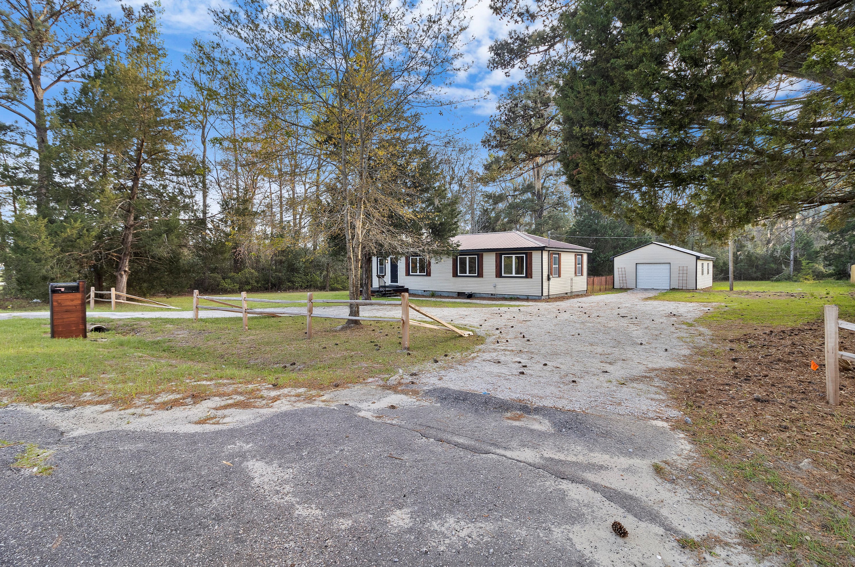 1371 Mount Carmel Rd, Walterboro SC  29488-6309 exterior