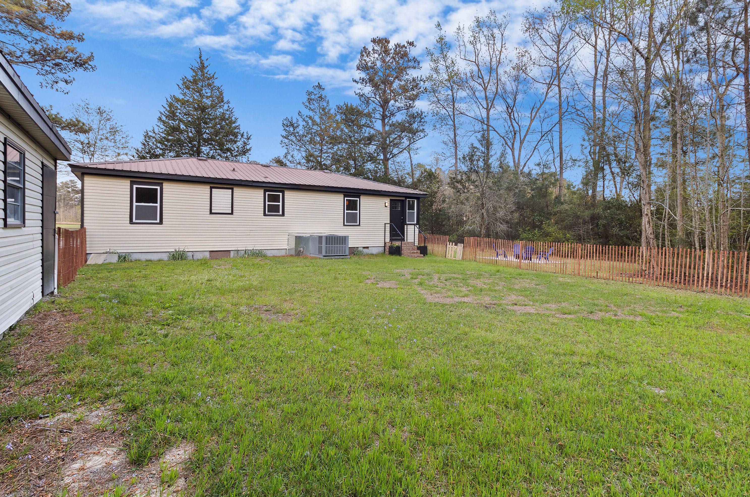 1371 Mount Carmel Rd, Walterboro SC  29488-6309 exterior