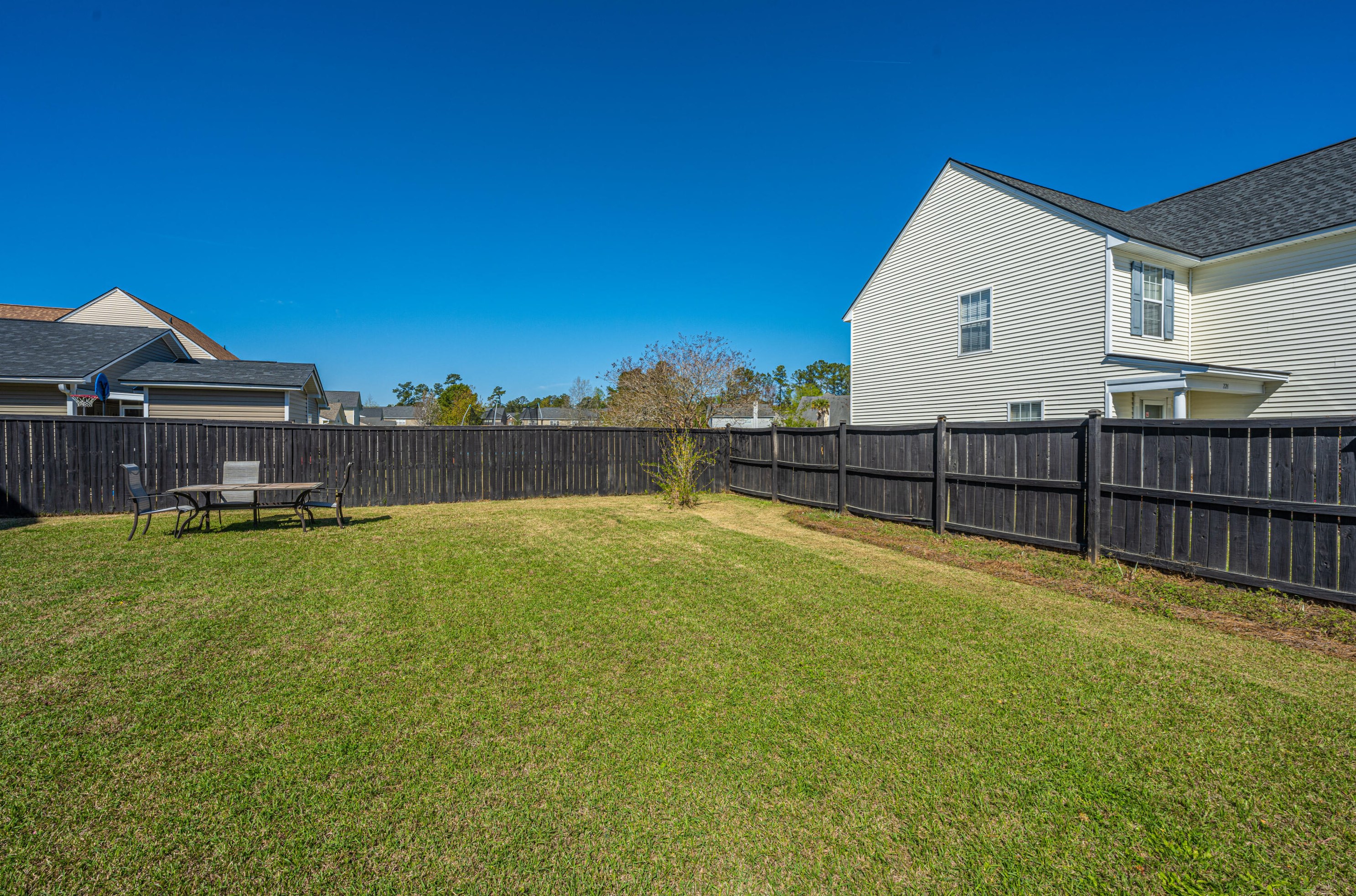 154 Patriot Ln, Summerville SC  29483-1889 exterior