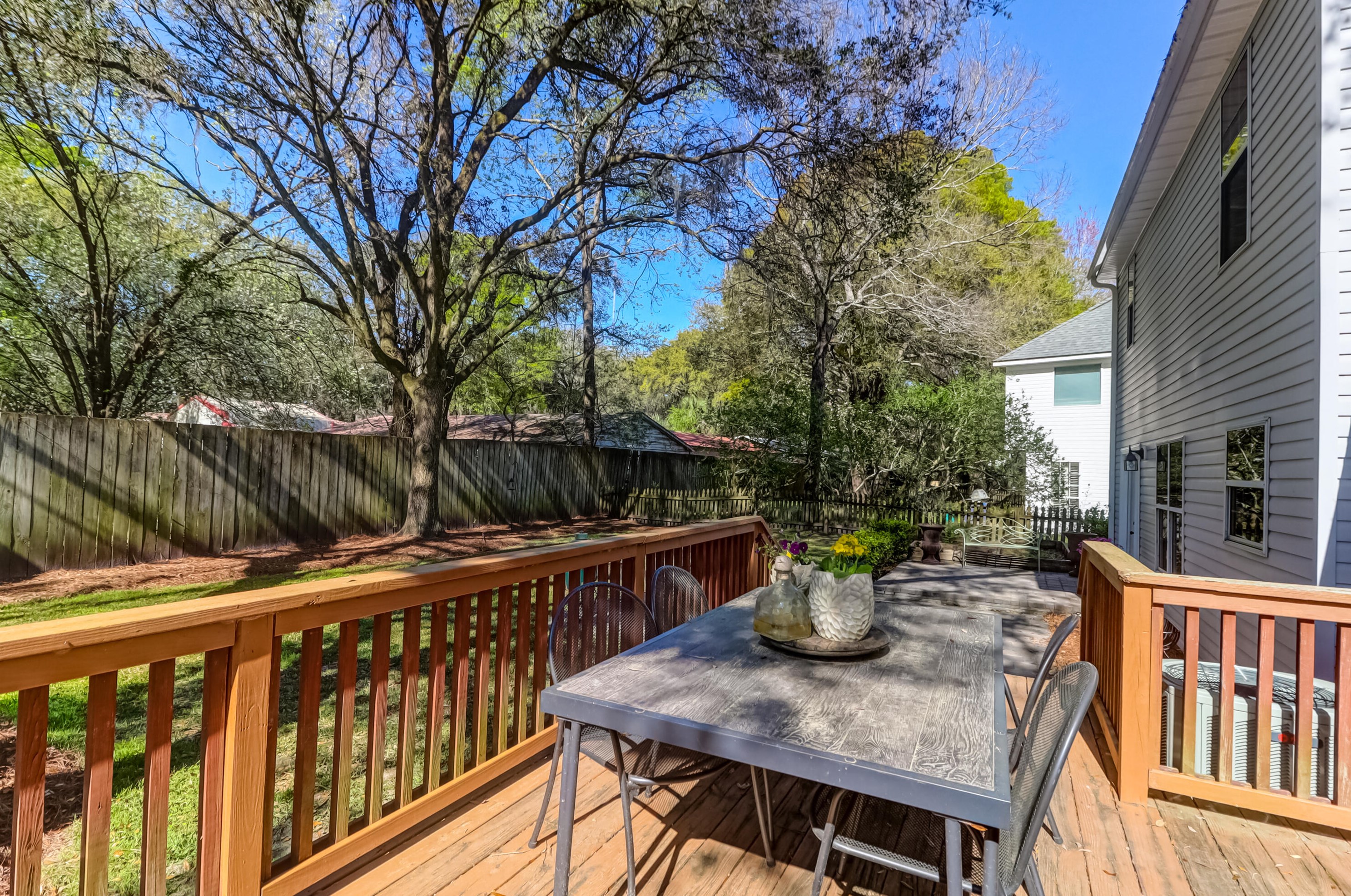 1291 Center Lake Dr, Mount Pleasant SC  29464-7419 exterior