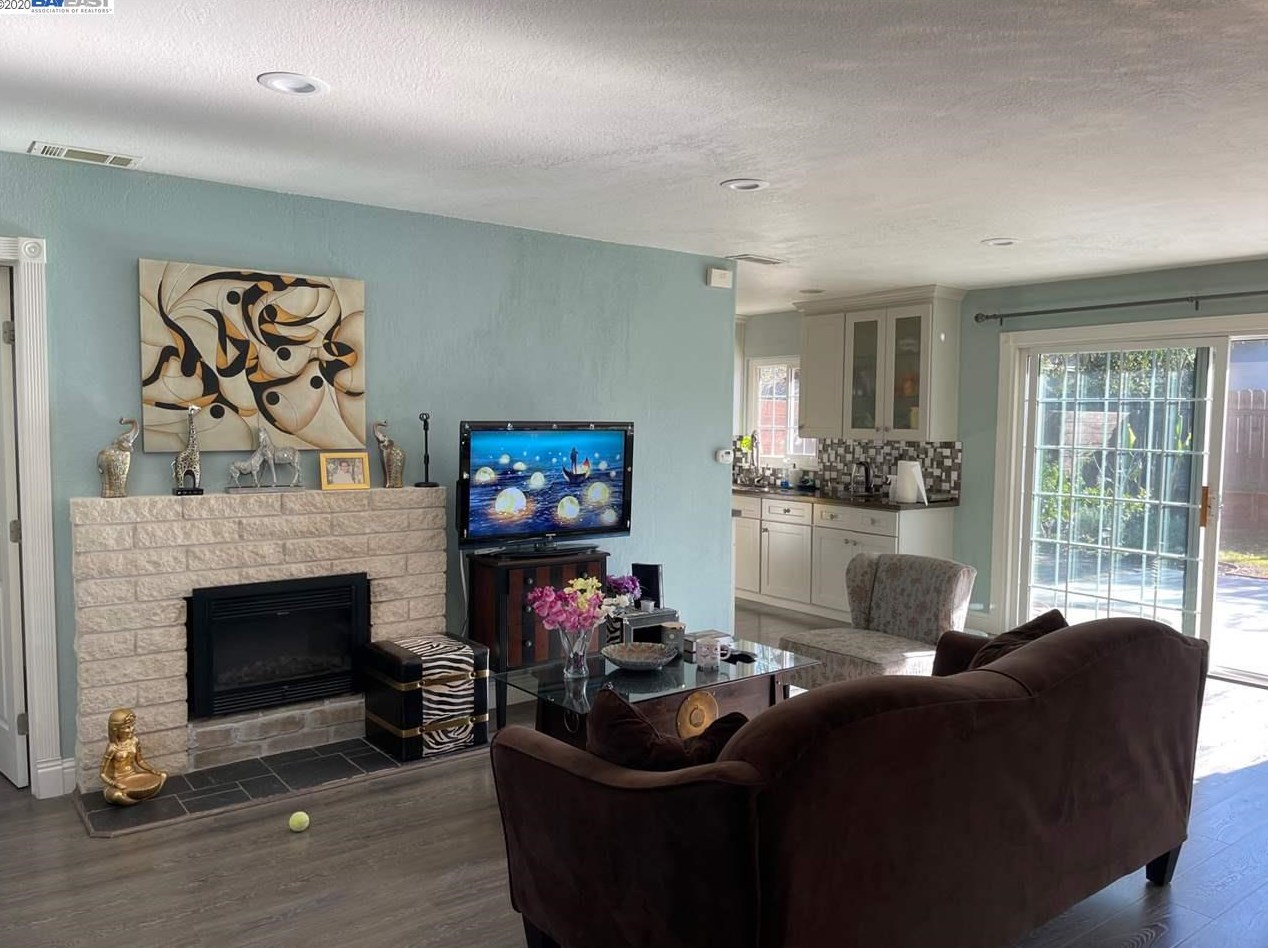 168 Clarie Dr, Concord CA  94523-3947 exterior