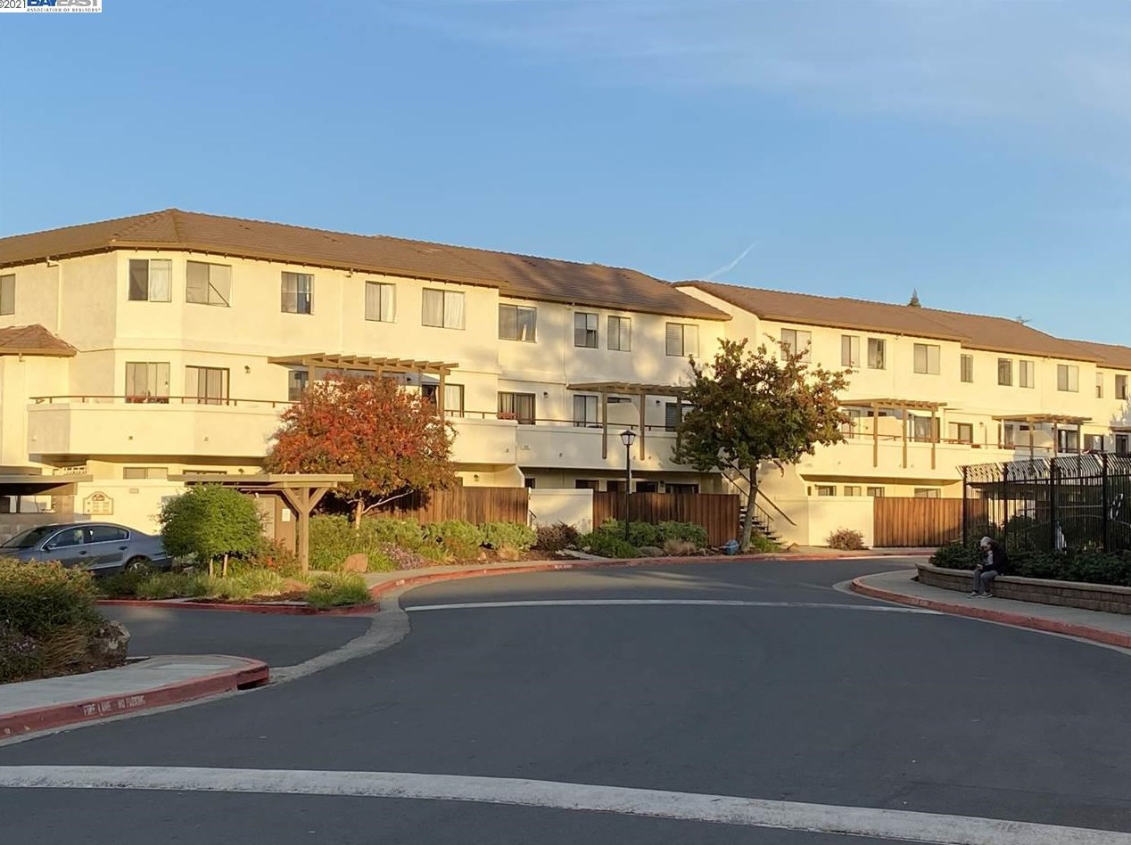 5085 Valley Crest Dr, Concord CA  94521-4917 exterior