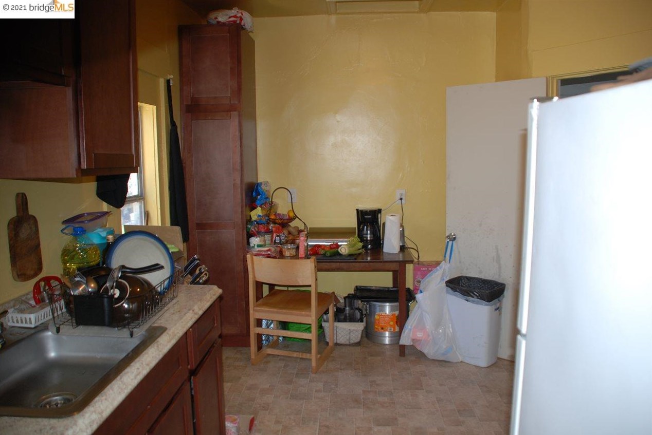 708 32 St, Oakland CA 94608-4303 exterior