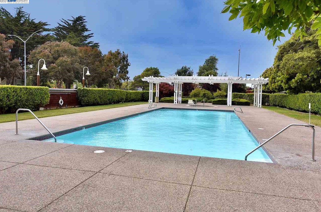 150 Marina Lakes Dr, Richmond CA  94804-7453 exterior