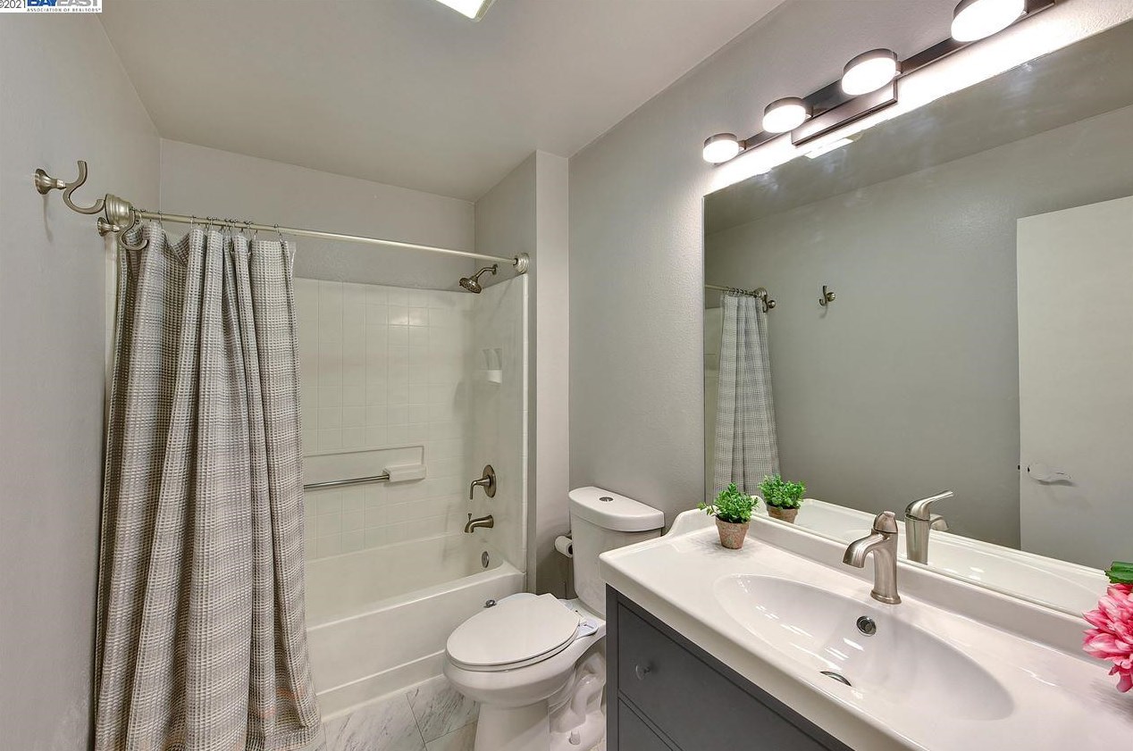 150 Marina Lakes Dr, Richmond CA  94804-7453 exterior