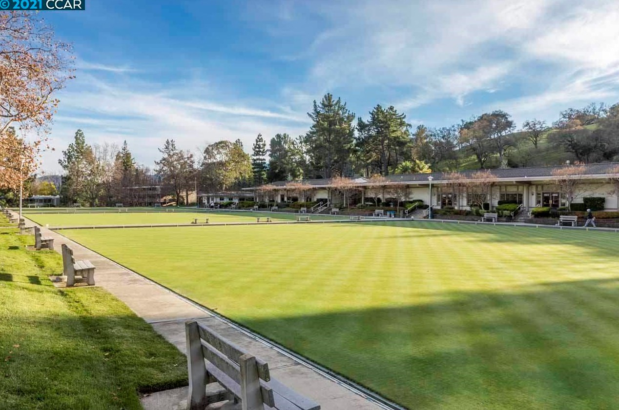 1624 Oakmont Dr, Walnut Creek CA  94595-2002 exterior