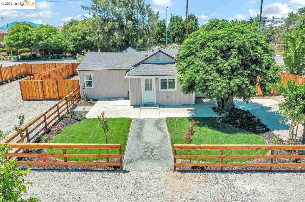 951 Bonnie Ln, Los Angeles CA  94513-5465 exterior
