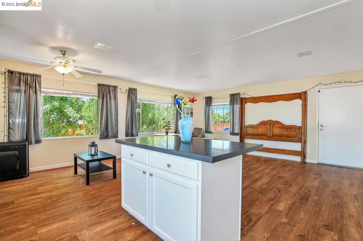 951 Bonnie Ln, Los Angeles CA  94513-5465 exterior