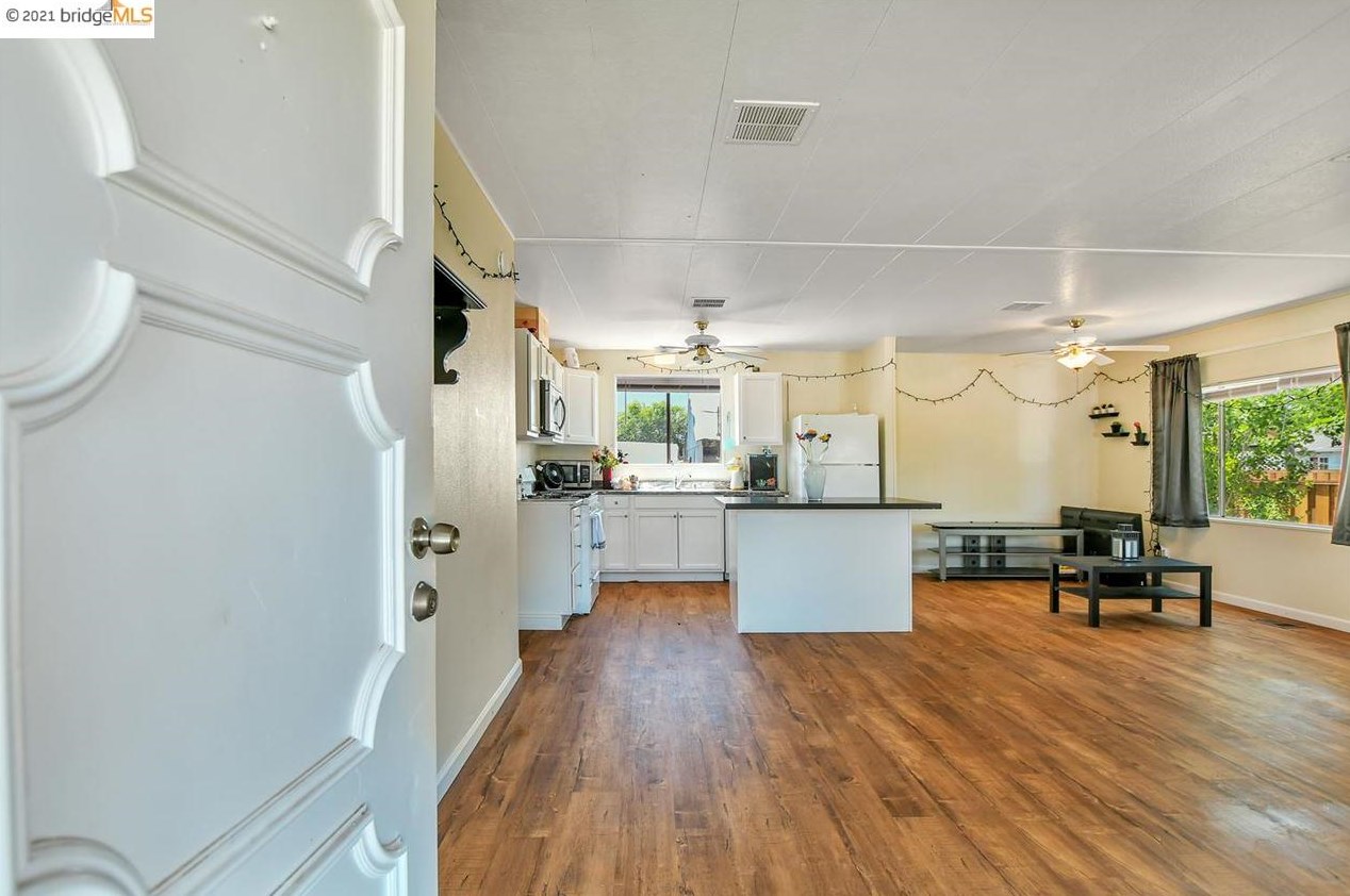 951 Bonnie Ln, Los Angeles CA  94513-5465 exterior