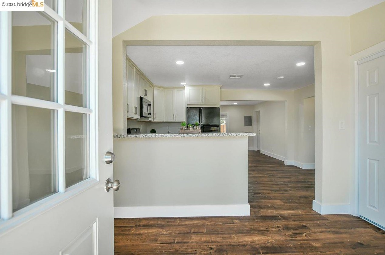 951 Bonnie Ln, Los Angeles CA  94513-5465 exterior