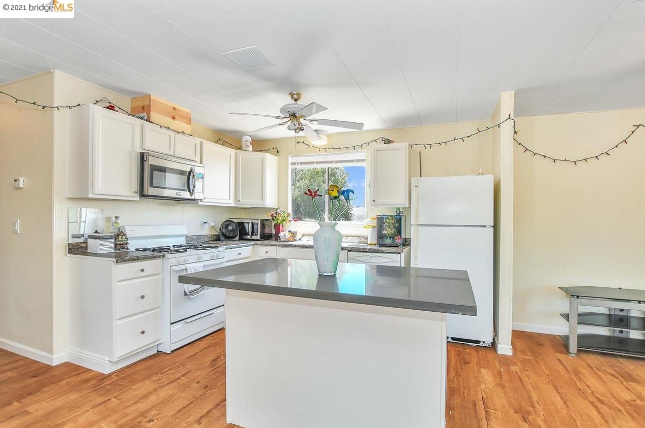 951 Bonnie Ln, Los Angeles CA  94513-5465 exterior