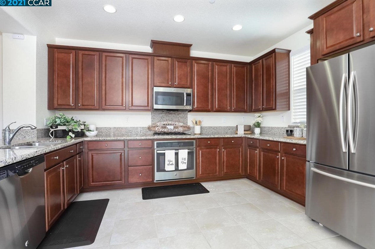 2116 Carrara St, Los Angeles CA  94513-7116 exterior