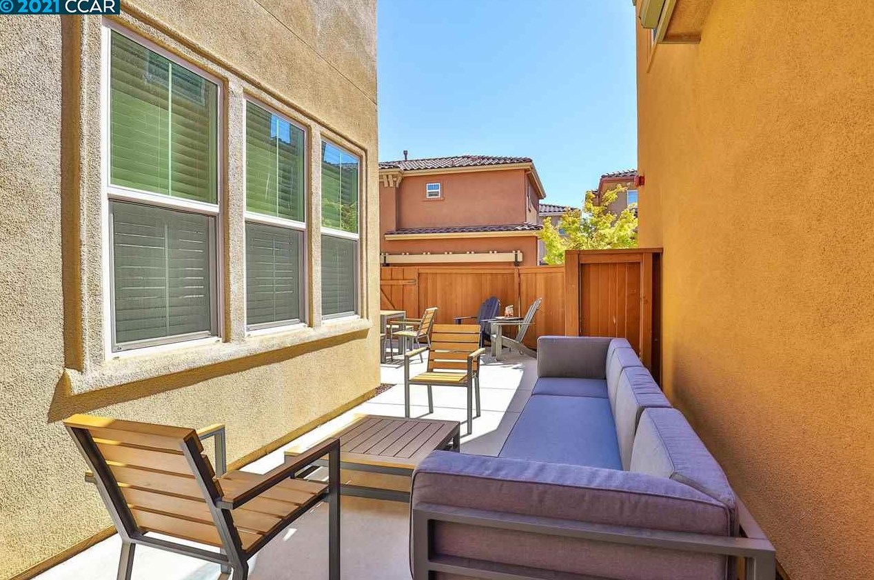 2116 Carrara St, Los Angeles CA  94513-7116 exterior