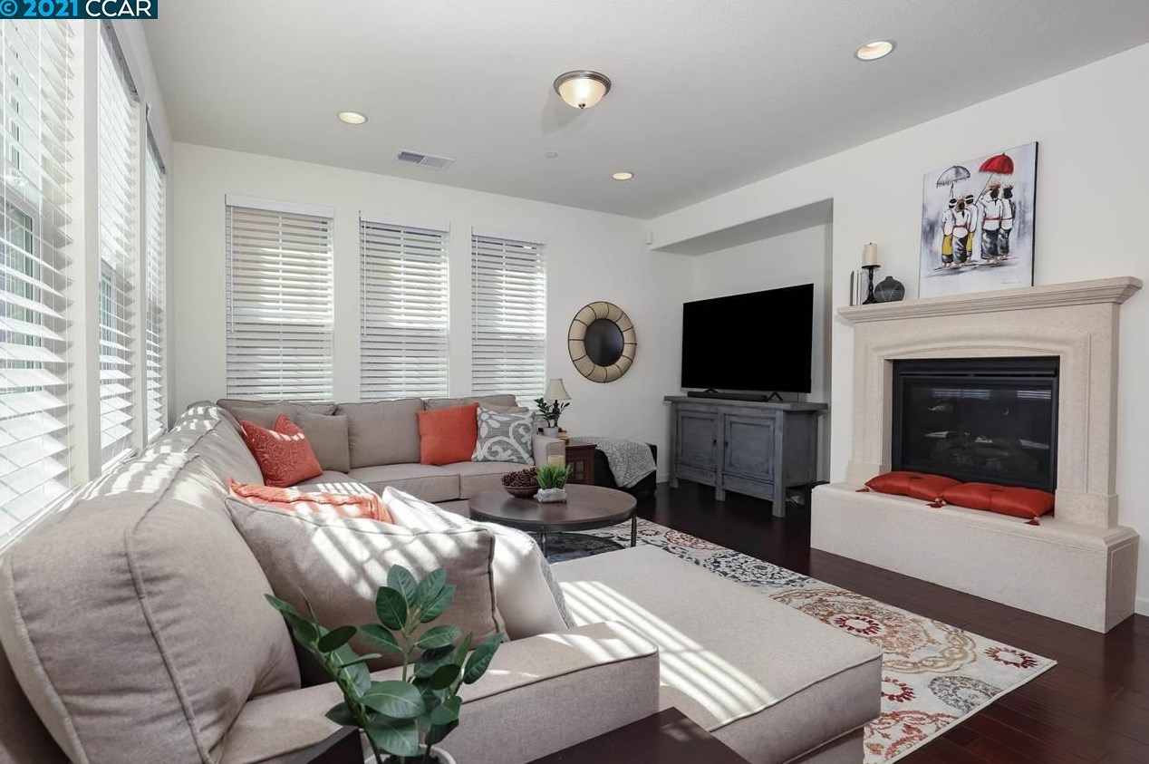 2116 Carrara St, Los Angeles CA  94513-7116 exterior