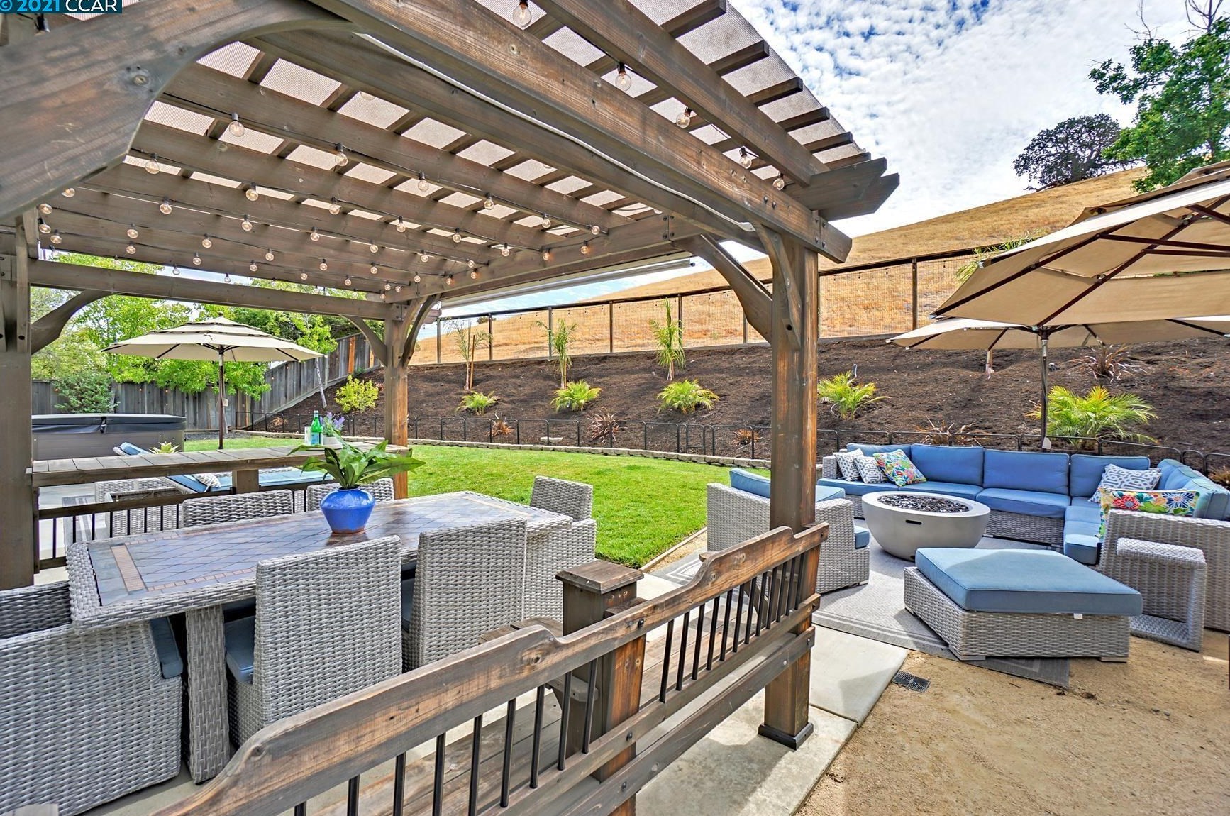 1046 Rolling Woods Way, Concord CA  94521-5400 exterior