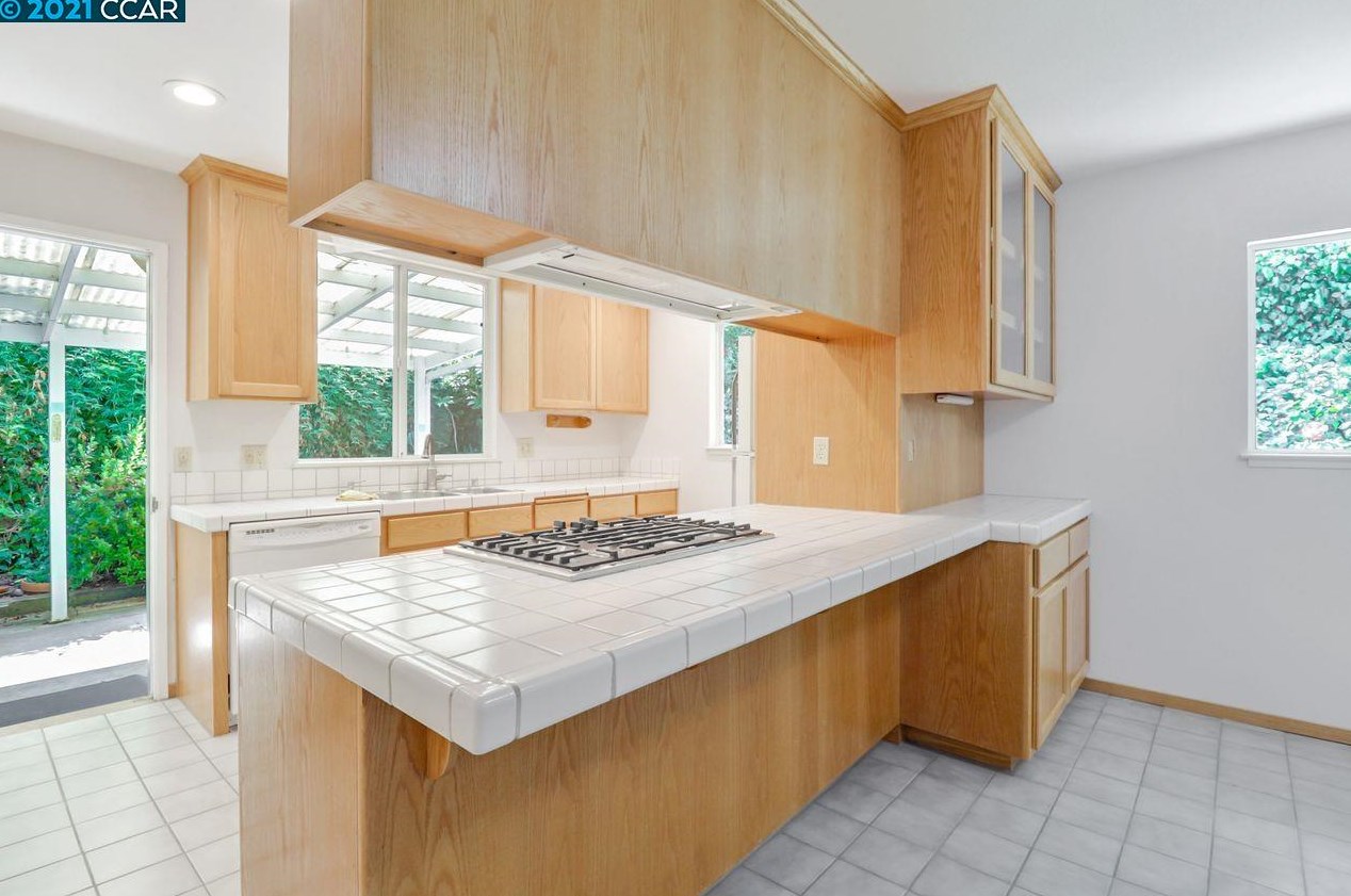 10 Lucille Way, Orinda, CA 94563