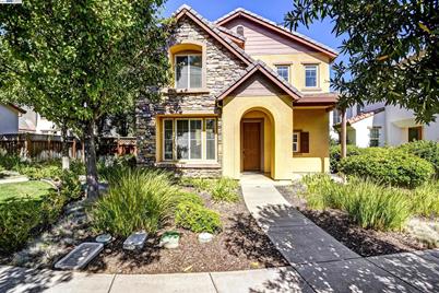 140 W Brilloso Ln - Photo 1