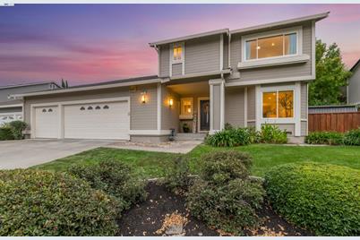 105 Julian Way - Photo 1