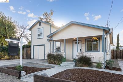 156 Ambrose Ave - Photo 1