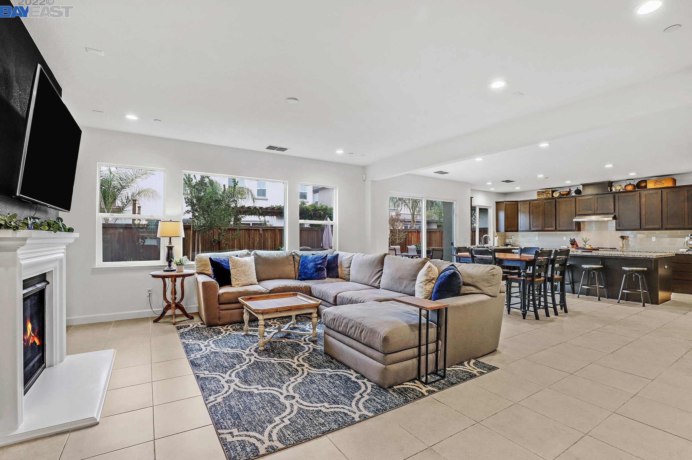 731 Jennifer St, Los Angeles CA  exterior