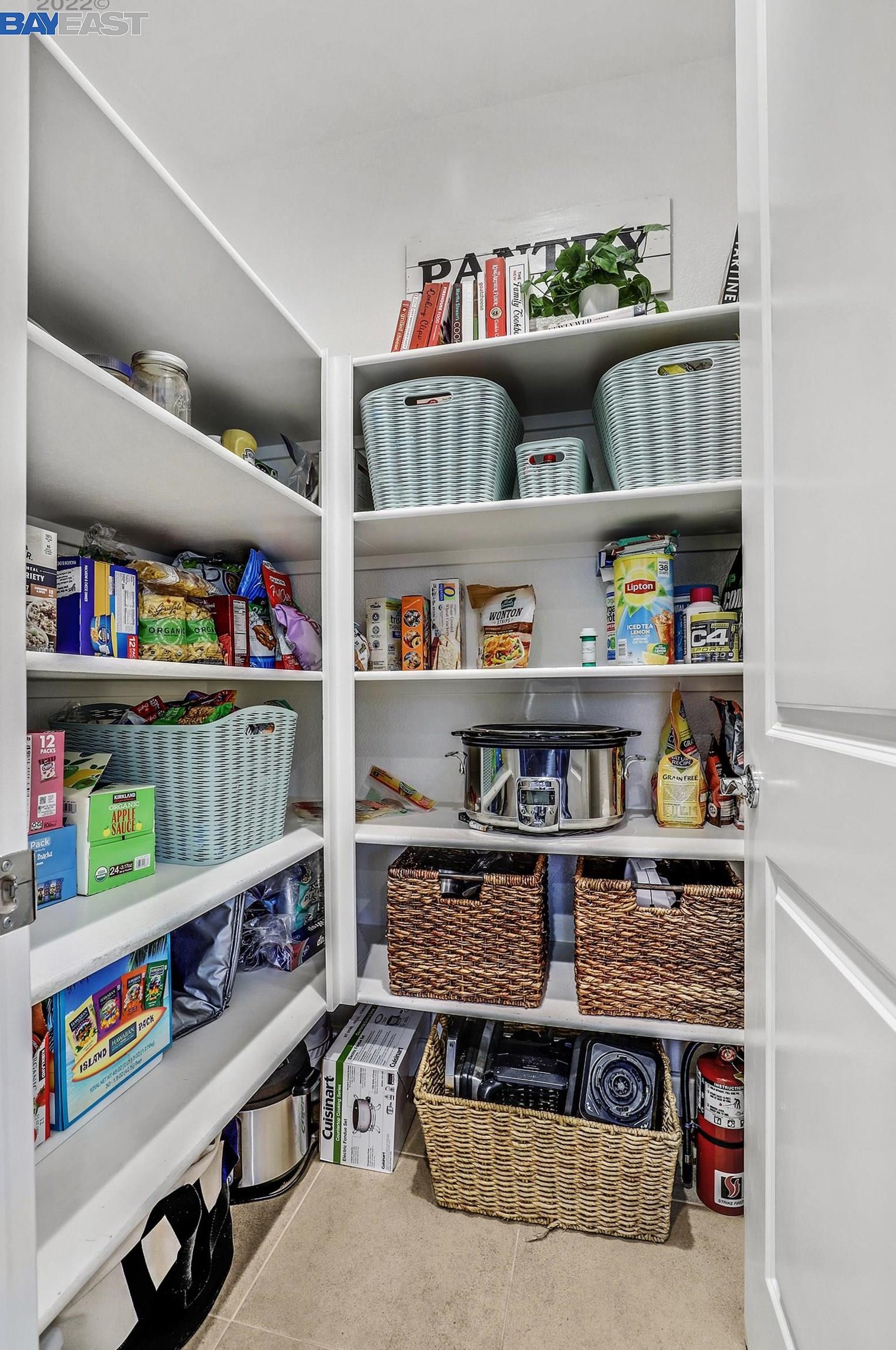 731 Jennifer St, Los Angeles CA  exterior