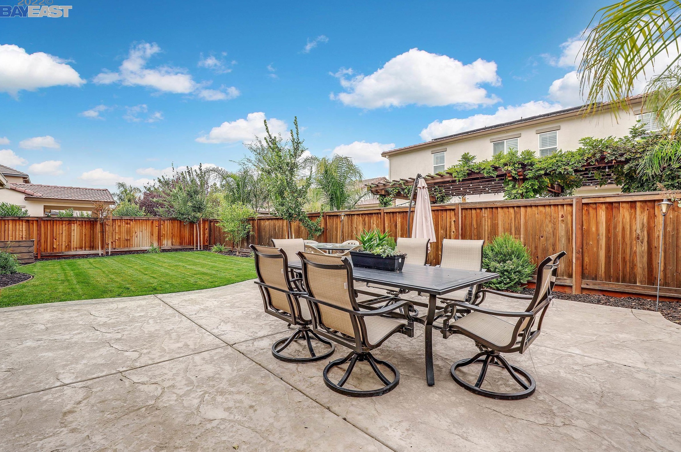 731 Jennifer St, Los Angeles CA  exterior