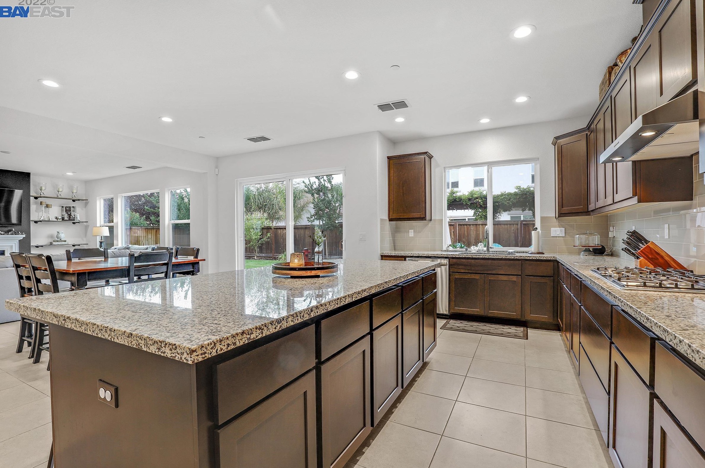 731 Jennifer St, Los Angeles CA  exterior