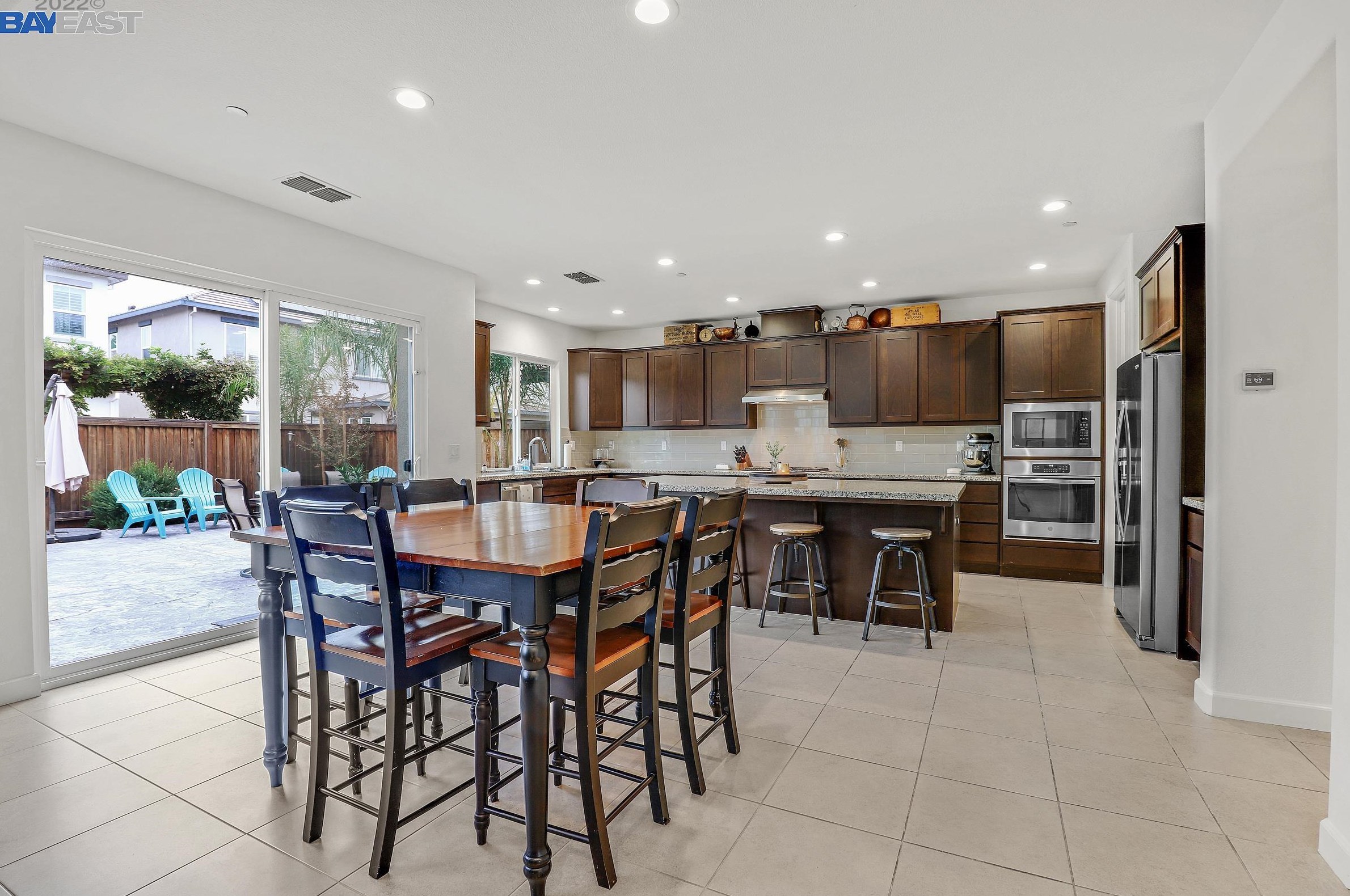 731 Jennifer St, Los Angeles CA  exterior