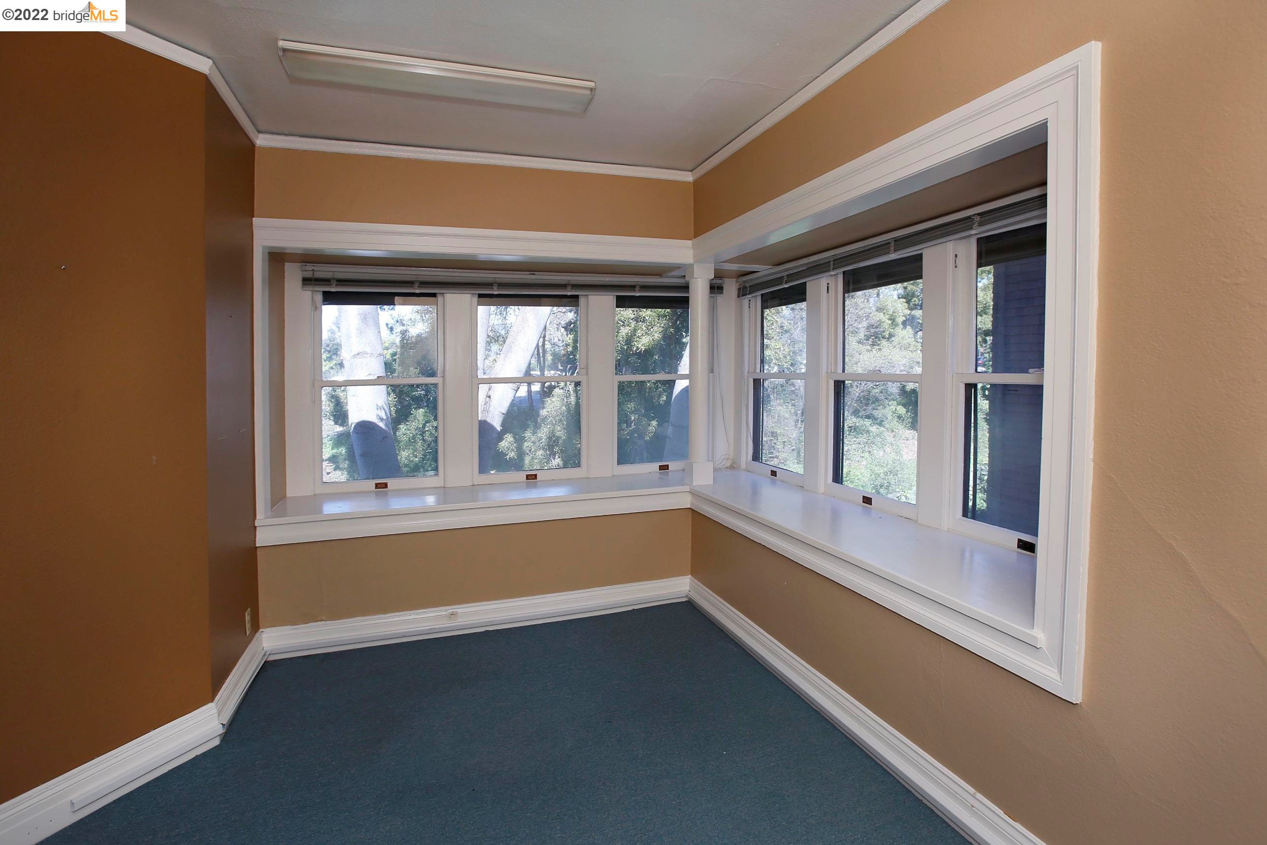 400 34 St, Oakland CA 94608-4211 exterior