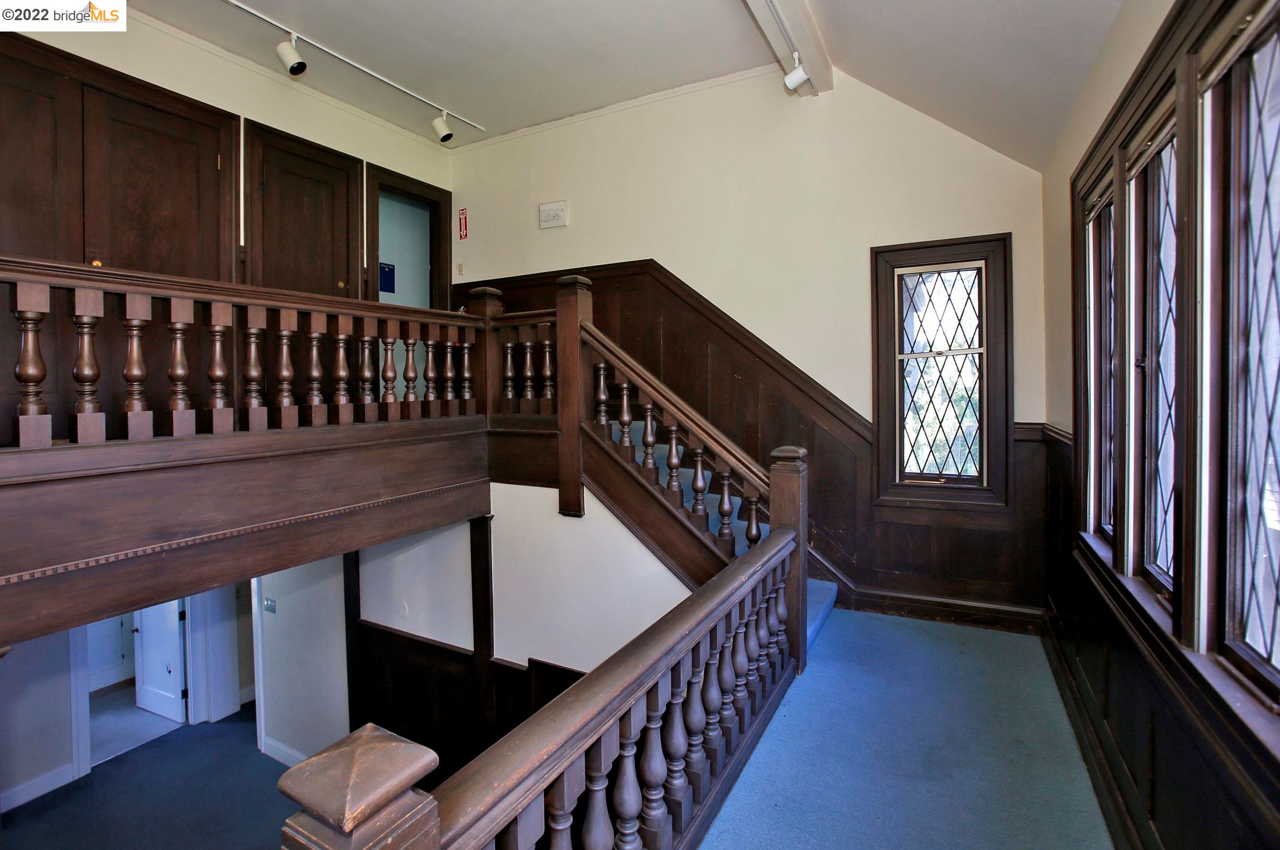 400 34 St, Oakland CA 94608-4211 exterior