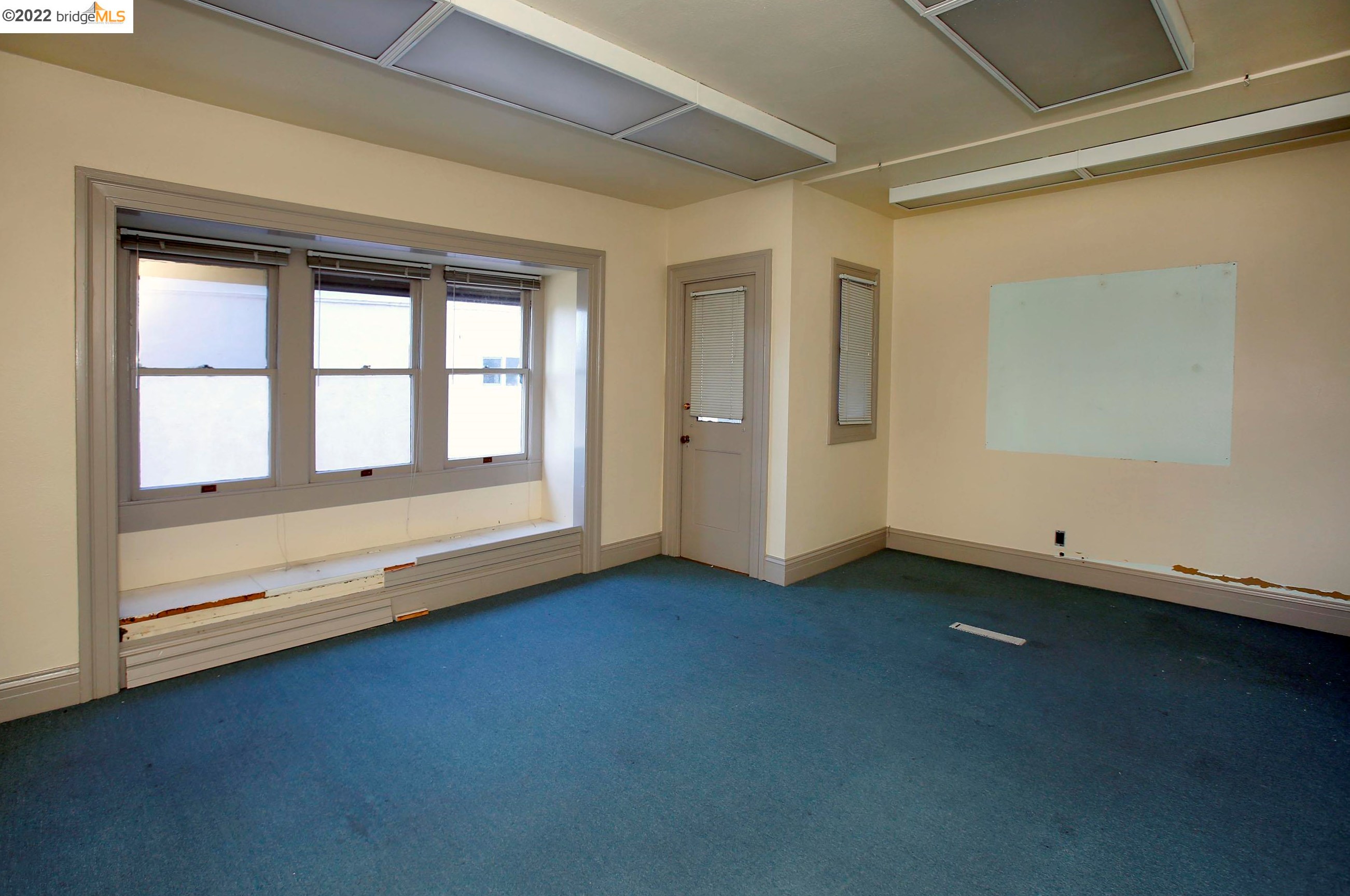 400 34 St, Oakland CA 94608-4211 exterior