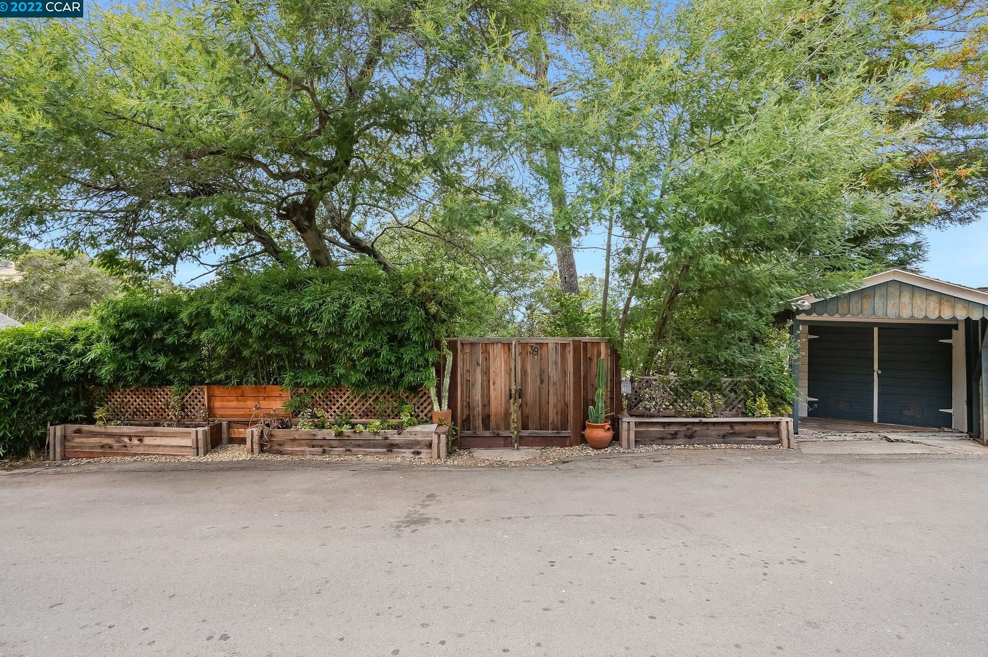 39 Barbara Rd, Orinda, CA 94563