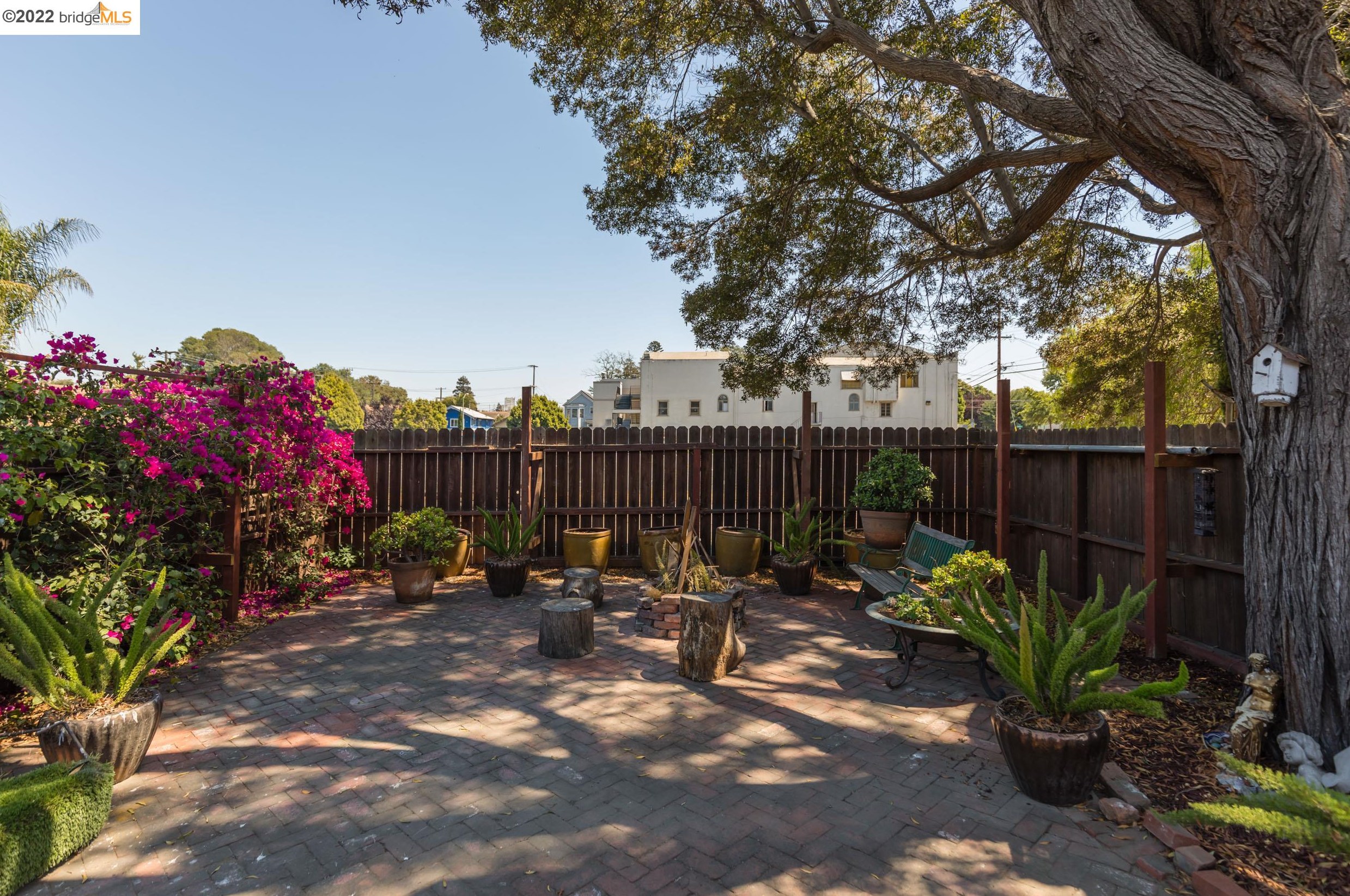 1208 Wood St, Oakland CA  94607-1527 exterior