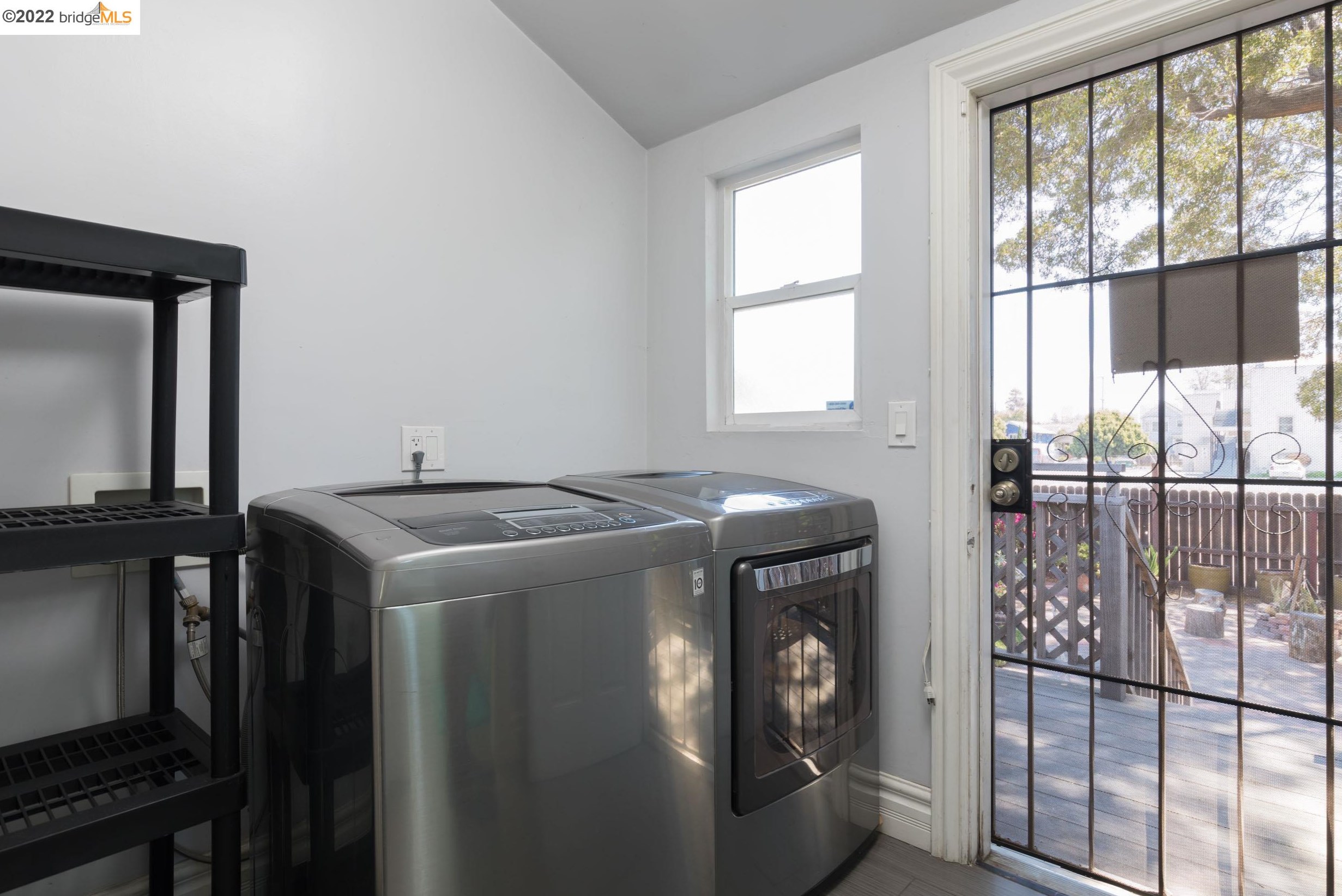 1208 Wood St, Oakland CA  94607-1527 exterior