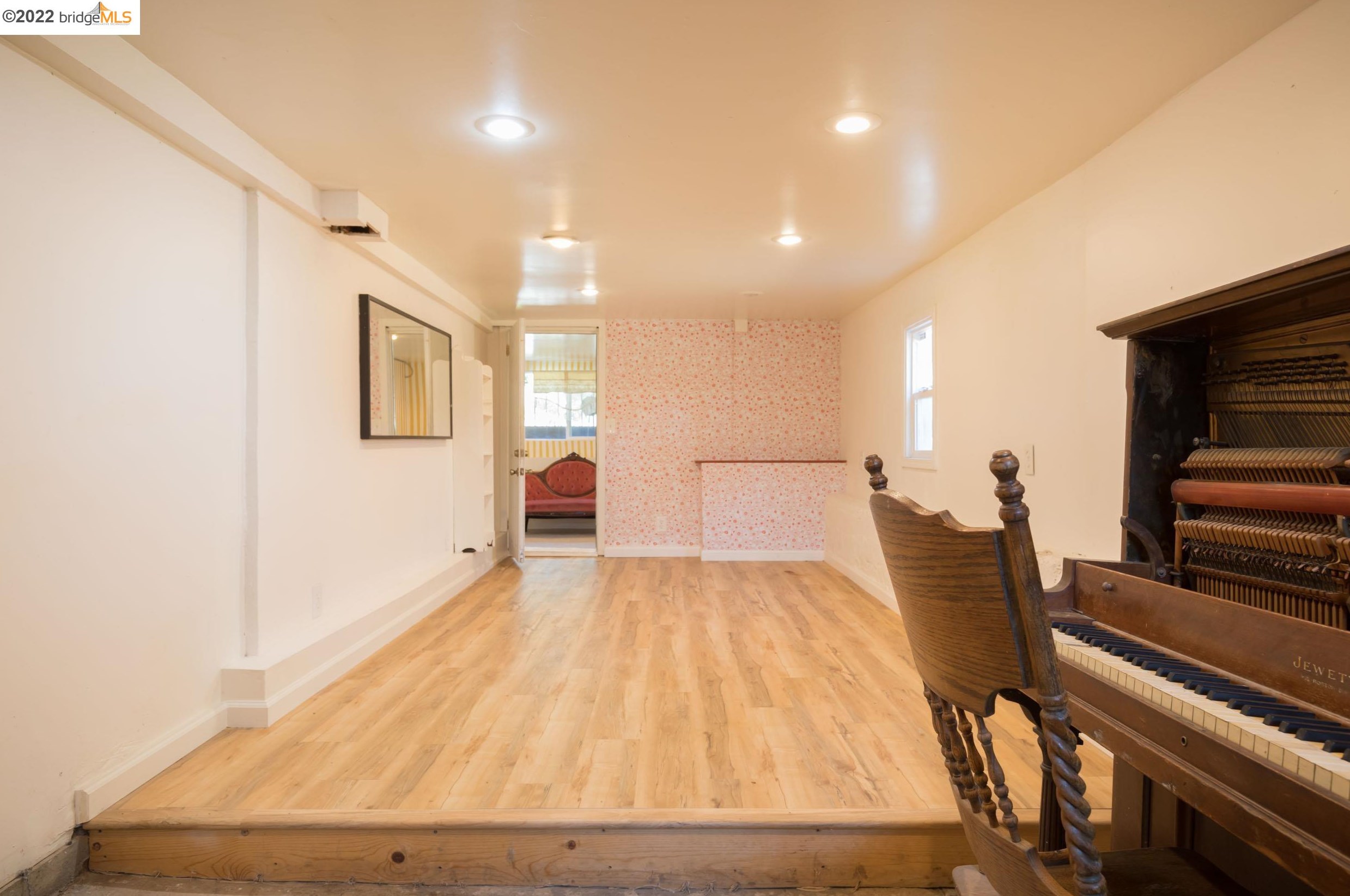 1208 Wood St, Oakland CA  94607-1527 exterior