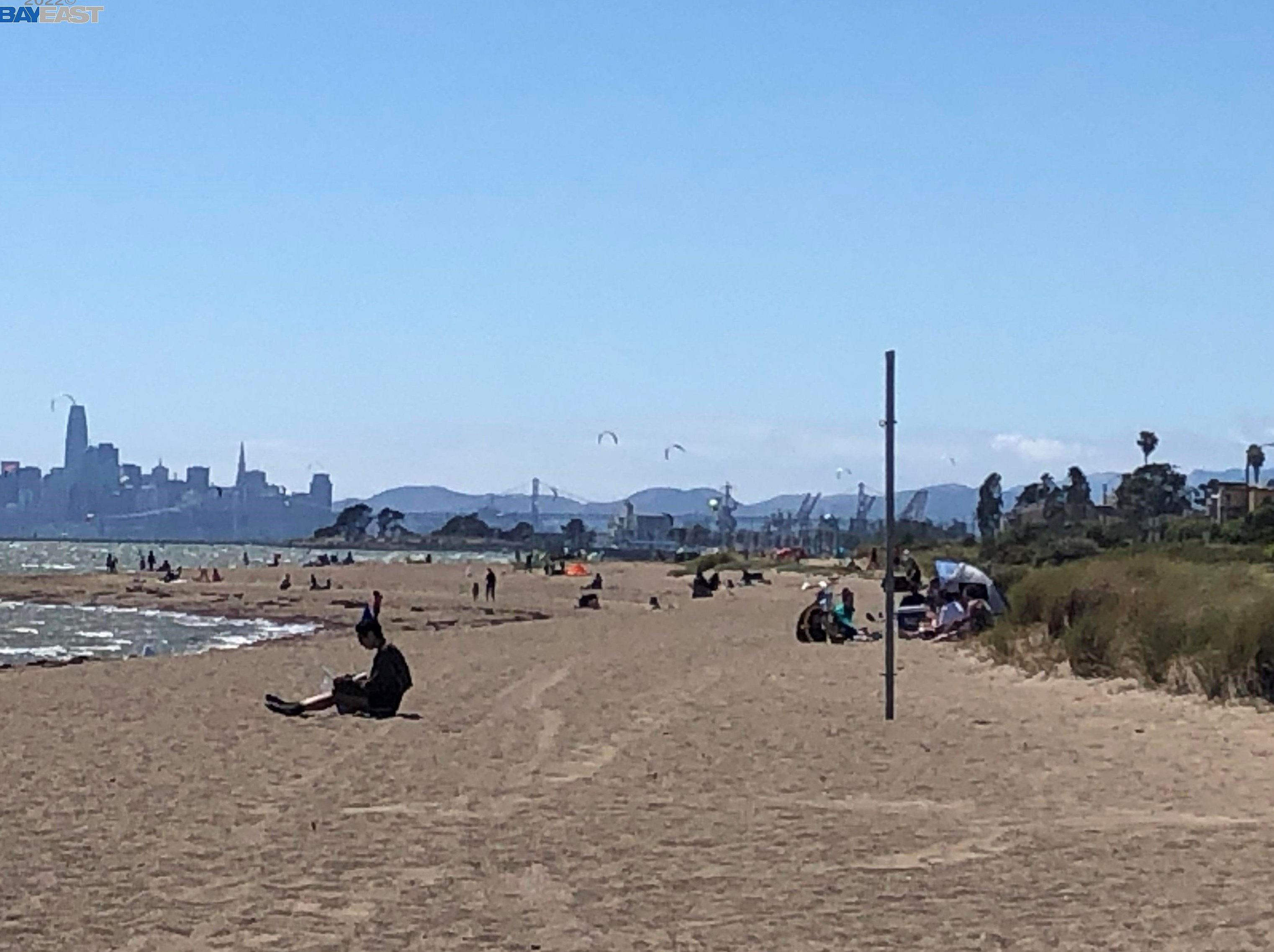 960 Shorepoint Ct, Alameda CA  94501-5875 exterior