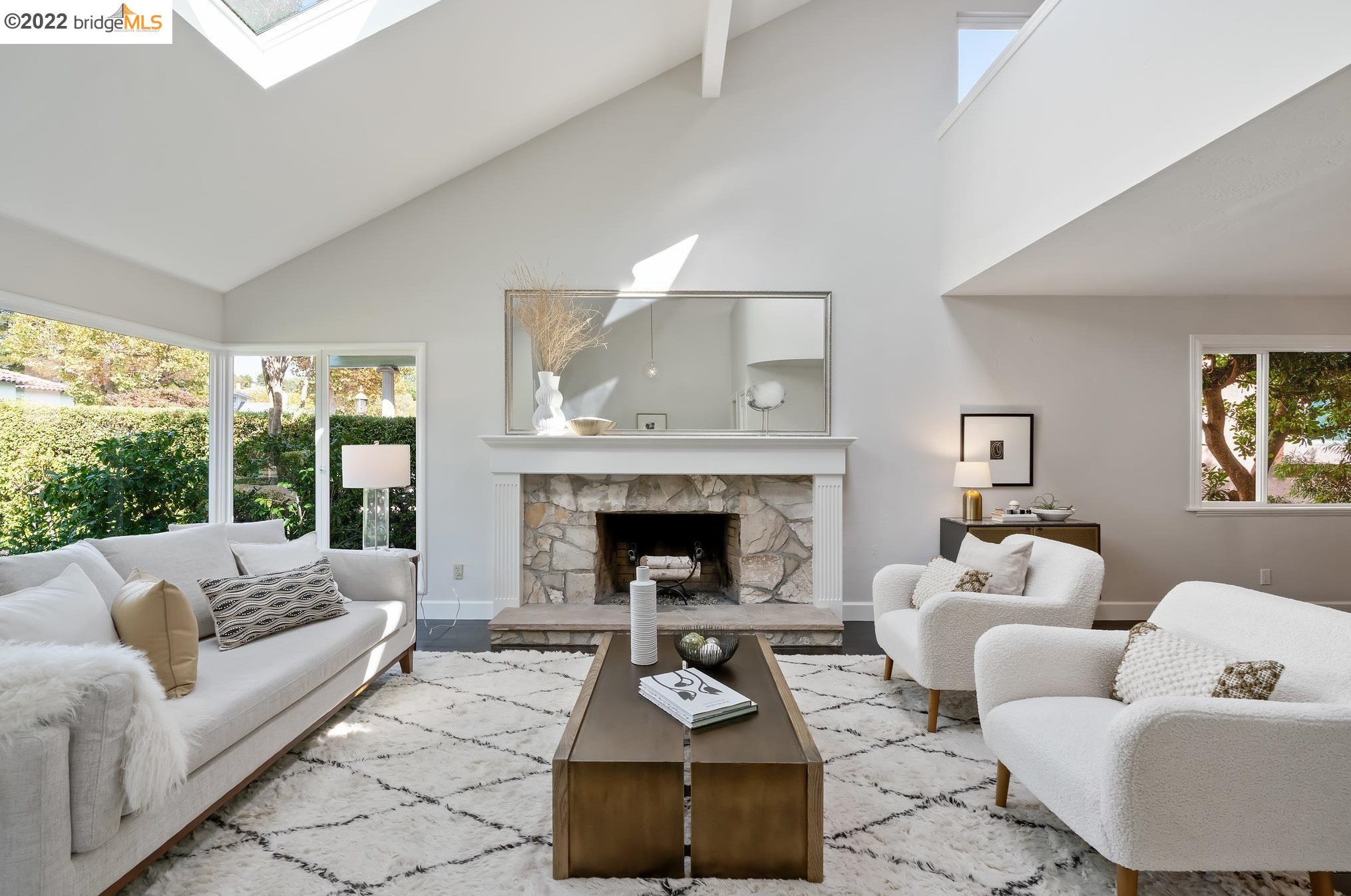 935 Longridge Rd, Oakland CA  94610-2444 exterior