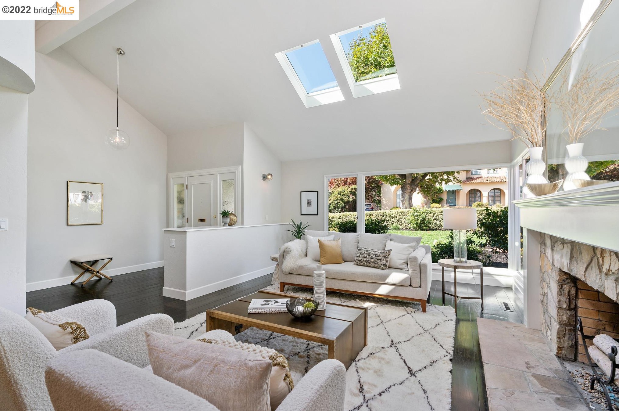 935 Longridge Rd, Oakland CA  94610-2443 exterior