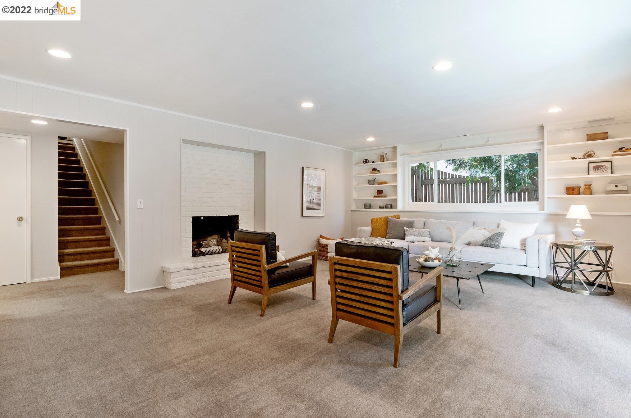 935 Longridge Rd, Oakland CA  94610-2443 exterior