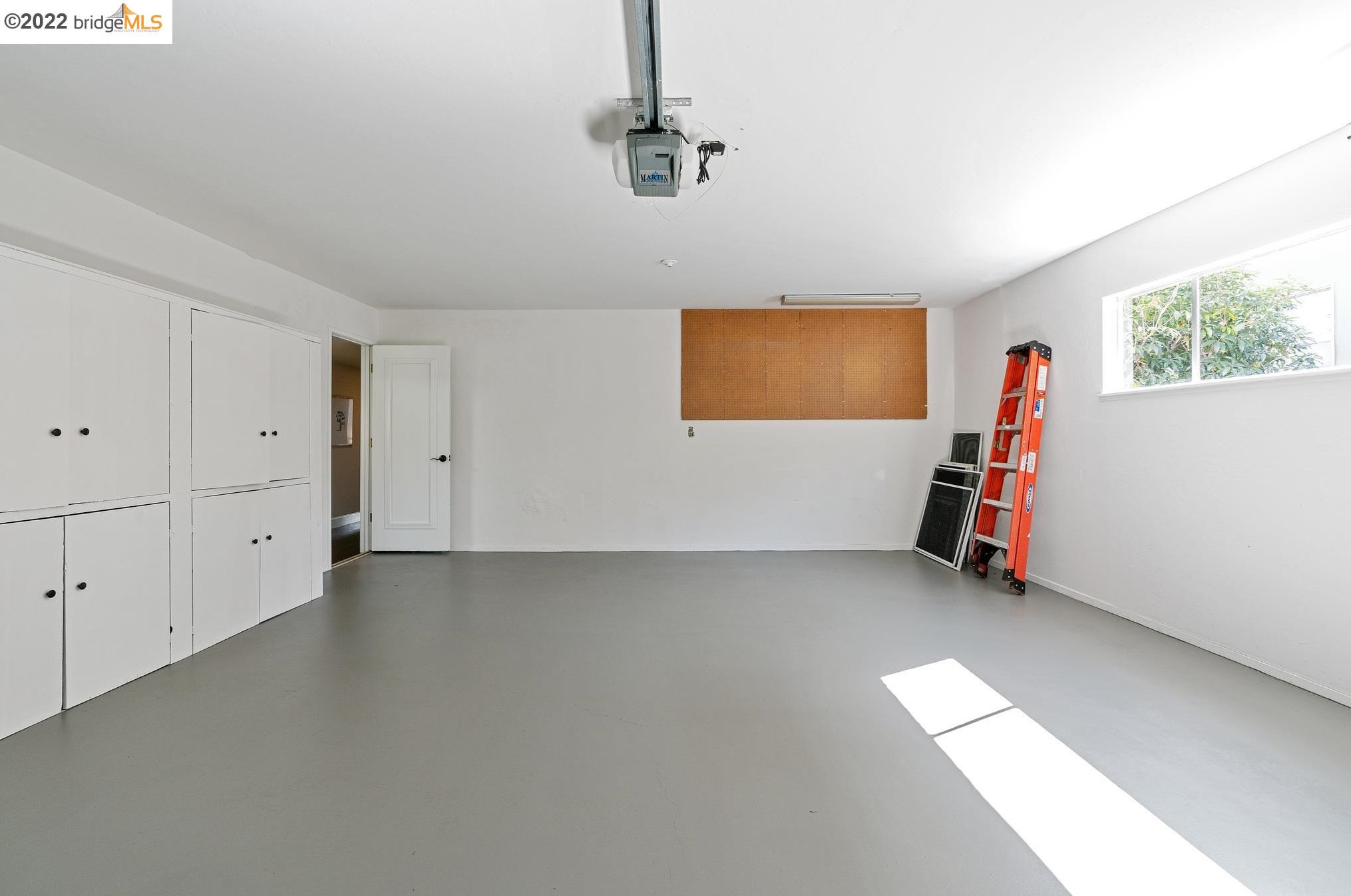 935 Longridge Rd, Oakland CA  94610-2443 exterior