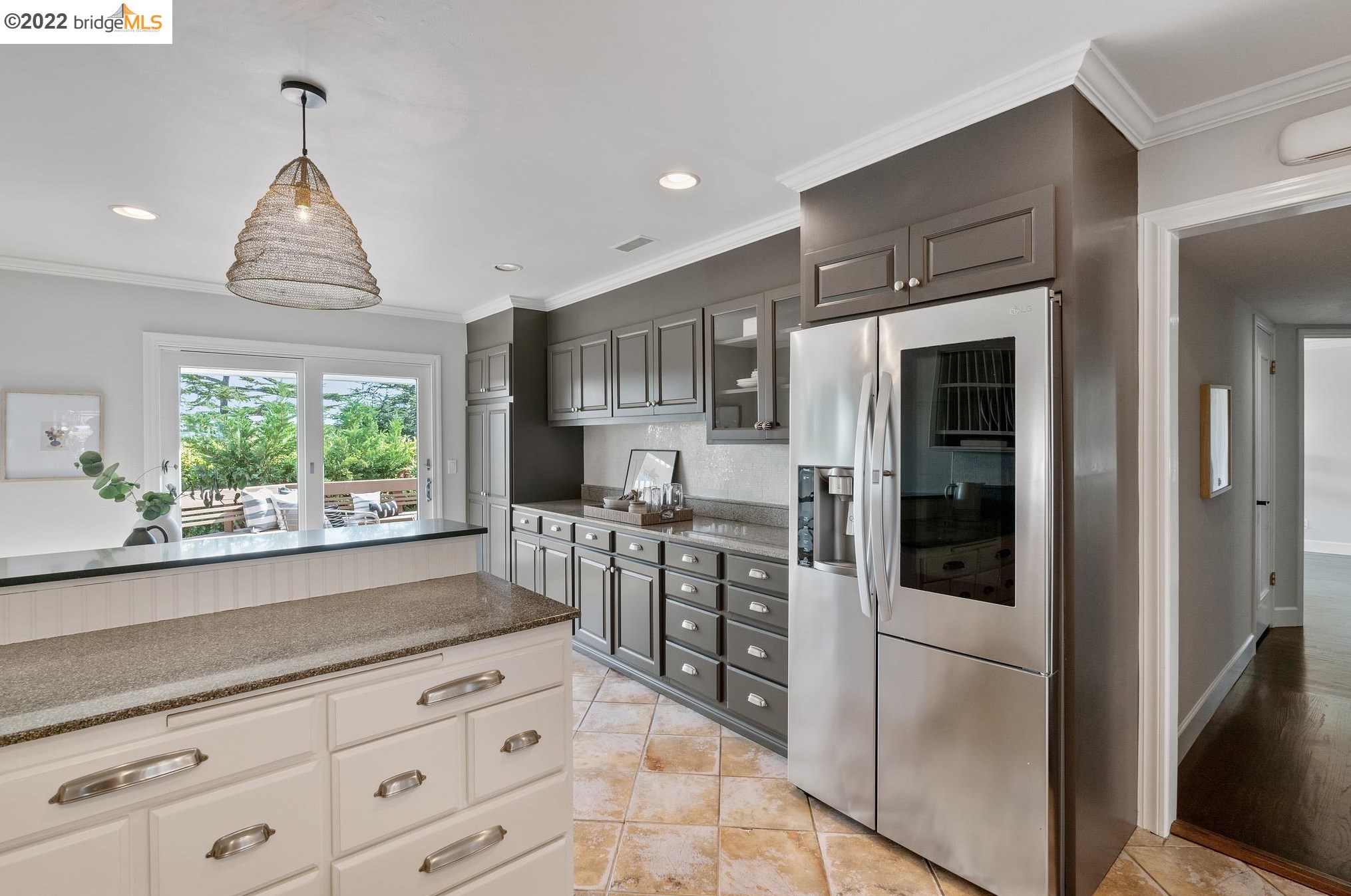 935 Longridge Rd, Oakland CA  94610-2443 exterior